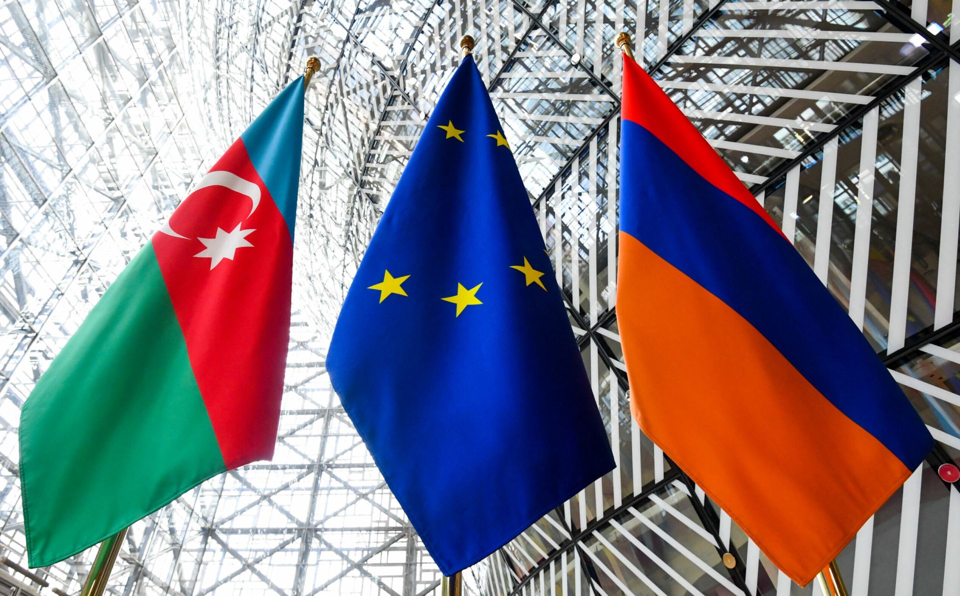 Aİ Bakı və Yerevan arasında görüşə vasitəçilik edib