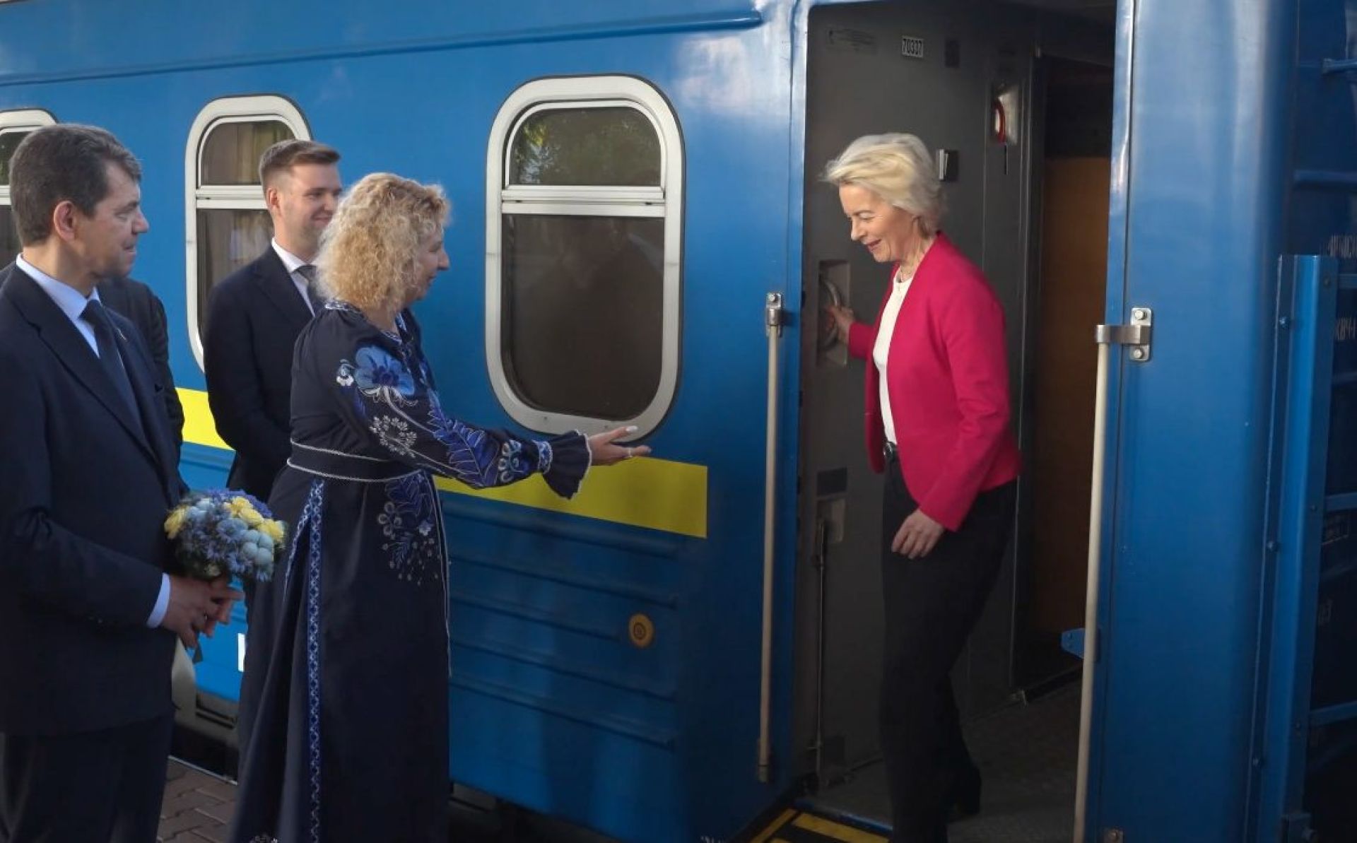 Von der Leyen arrives in Kyiv to announce new initiatives to integrate EU and Ukraine defence industries