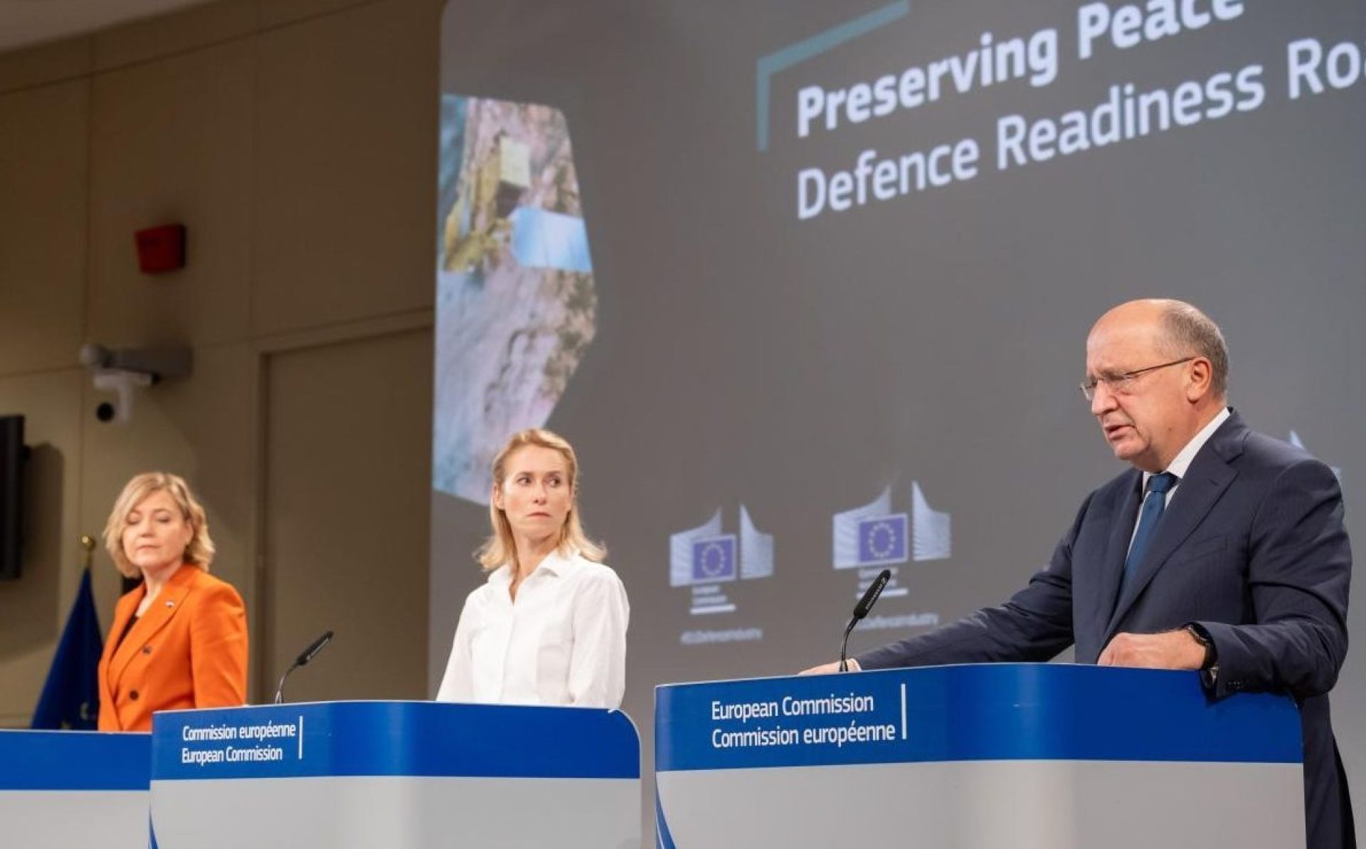 EU presents new Defence Roadmap to strengthen European defence capabilities and support Ukraine