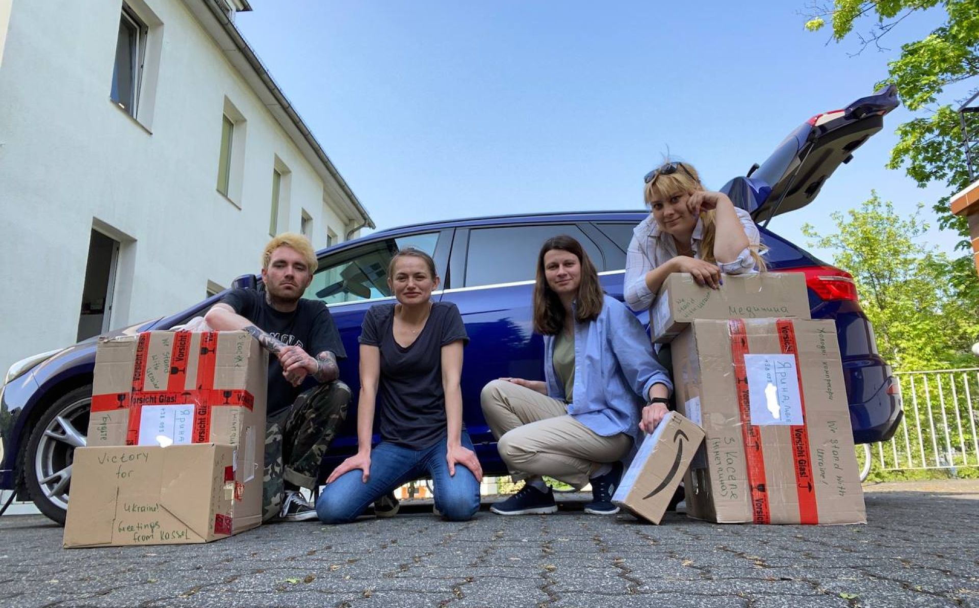 #StandWithUkraine: PEOPLE HELP PEOPLE