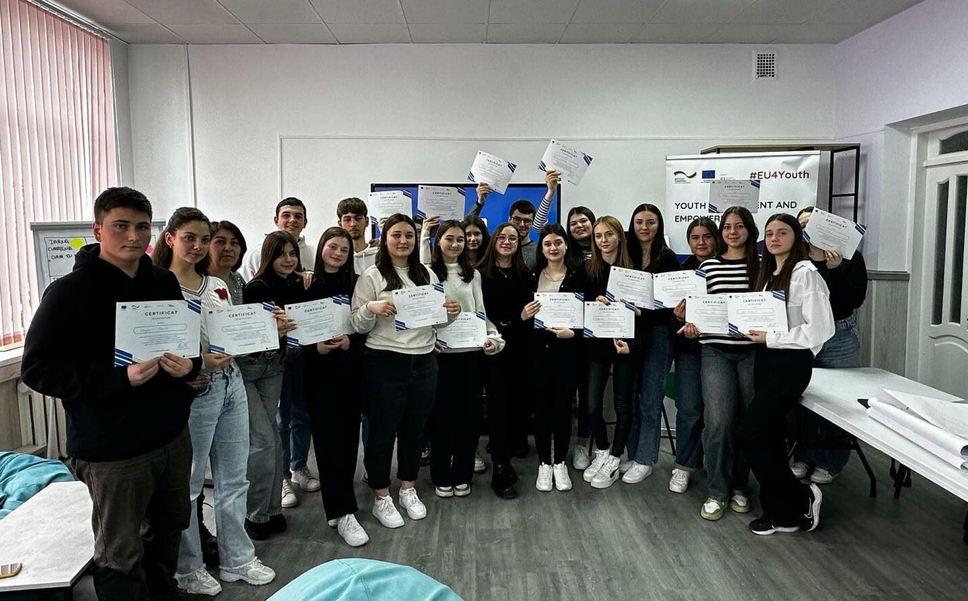 EU4Youth conducts decision-making and critical thinking training sessions in Falesti and Edinet
