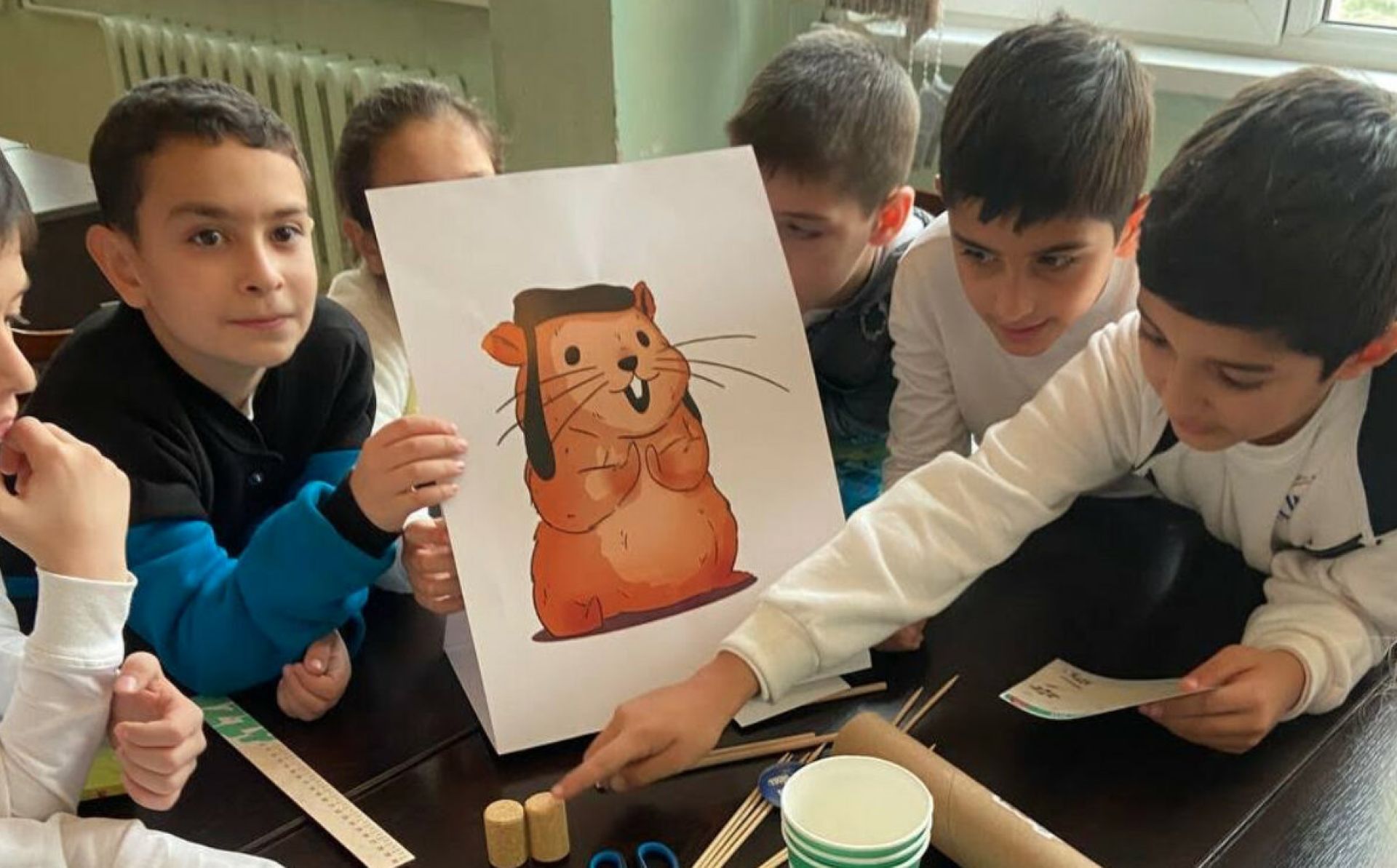 Armenia: Young European Ambassadors present Ozzy to school in Yerevan to discuss renewable energy