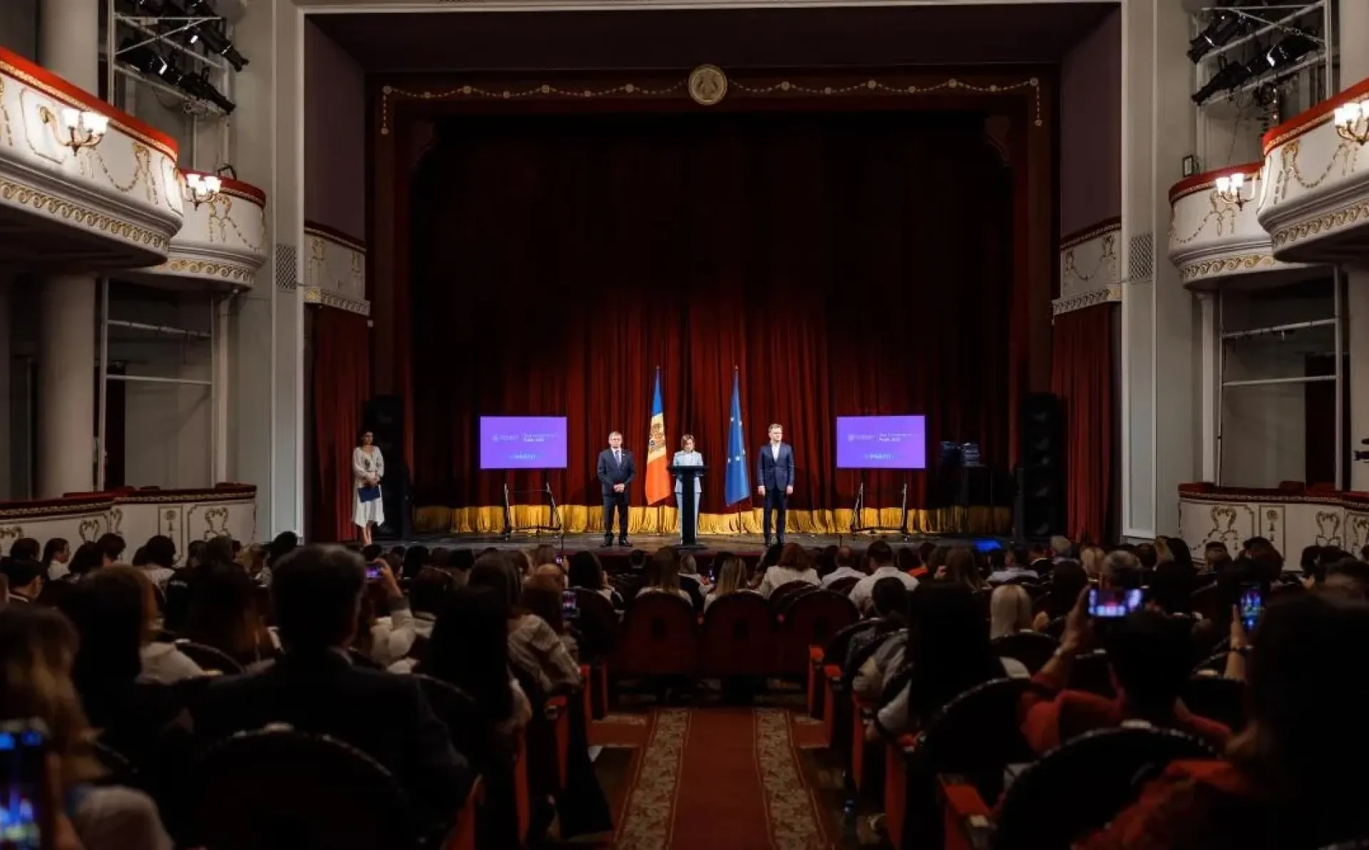 120 de funcționari publici distinși cu Diploma de Onoare a Guvernului