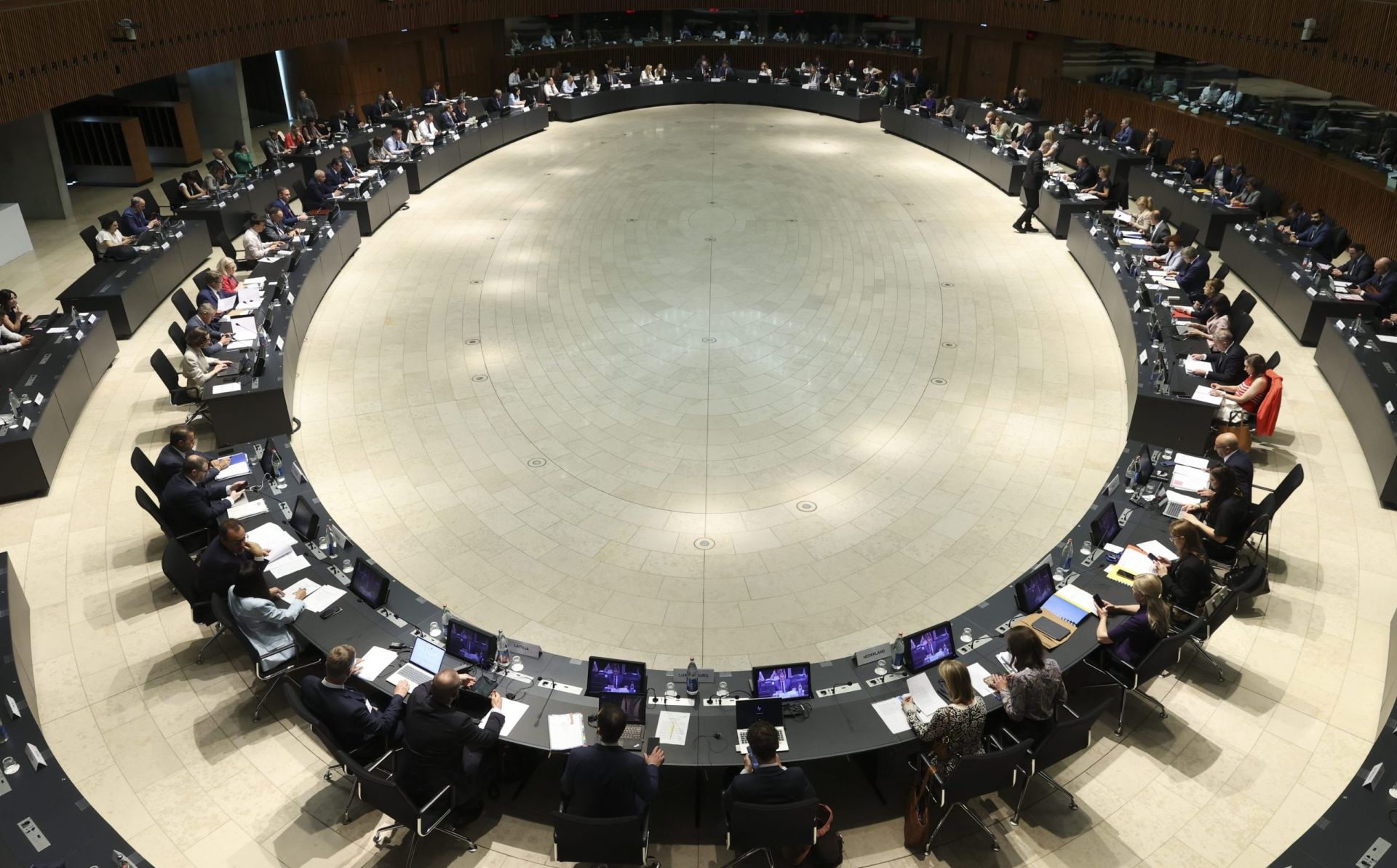 Russia’s war of aggression against Ukraine: EU extends economic sanctions for another year