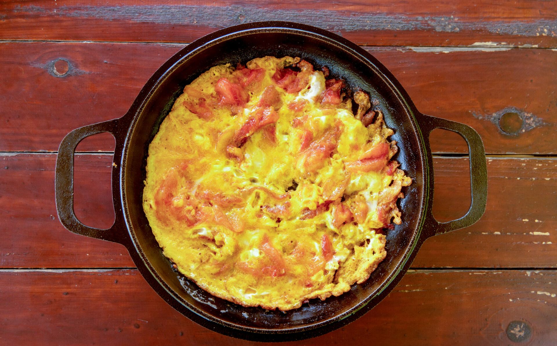 YEA Cookbook: Pomidor chighirtmasi (Tomatoes cooked with eggs: for an easy breakfast)