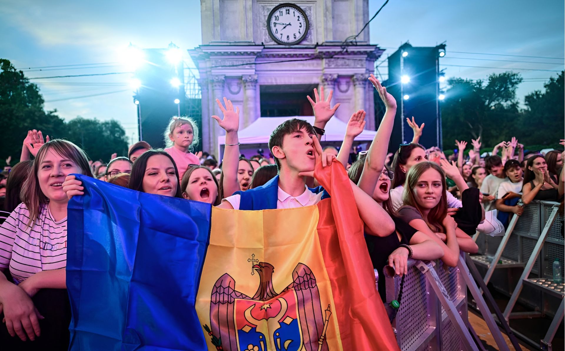 The Russian bear chasing Ukraine and Moldova towards the EU