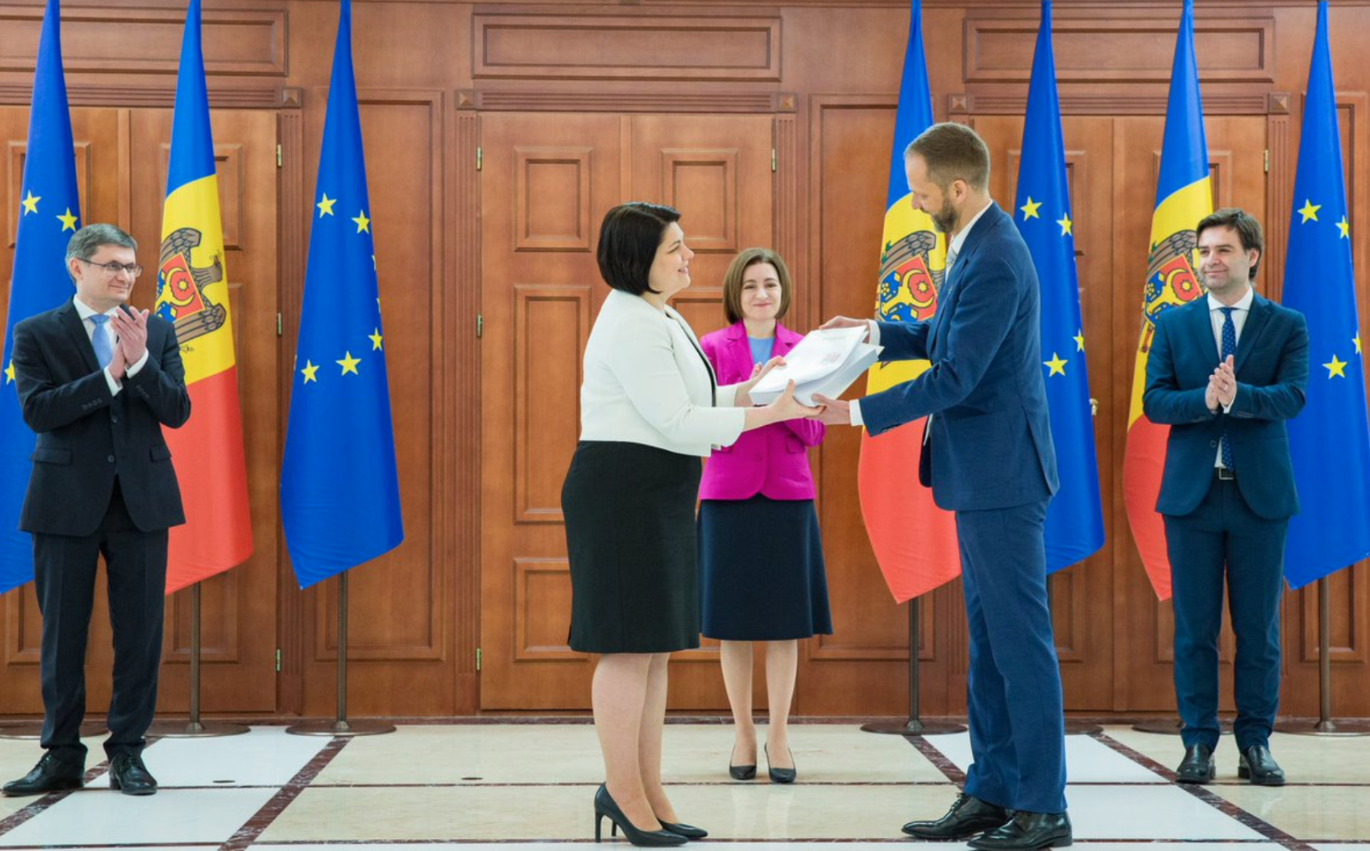 Moldova hands back completed EU questionnaire