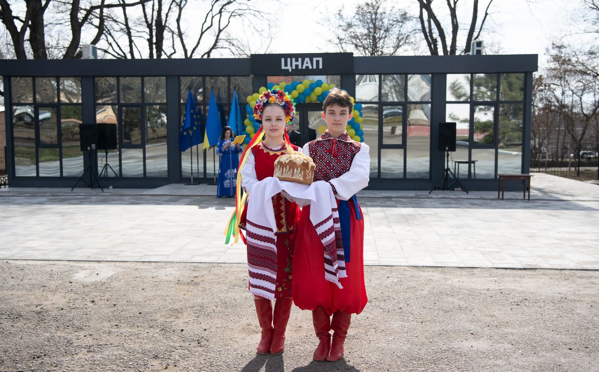Украина: новый центр административных услуг открылся в разрушенной войной Баштанке