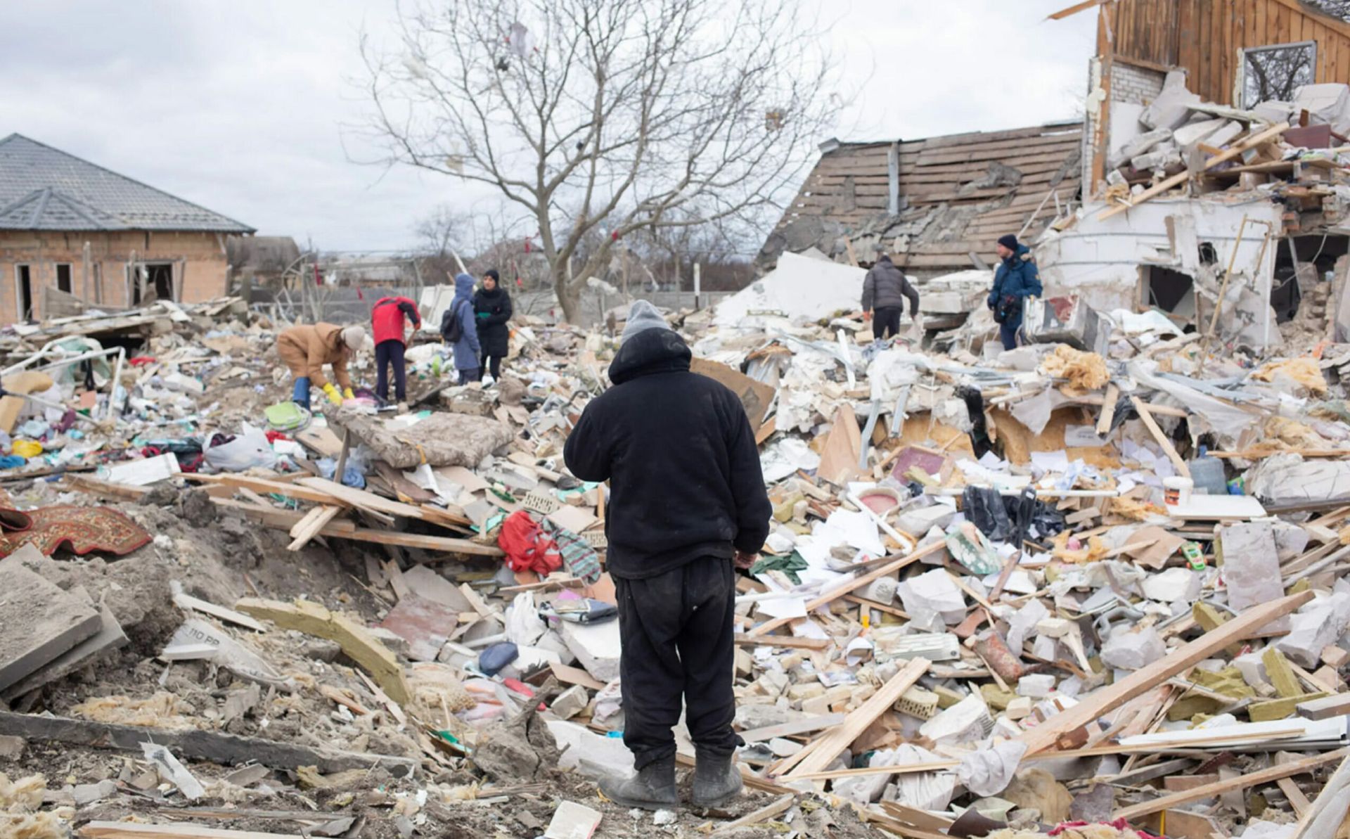 Ukraine: EU disburses around €300 million in emergency Macro-Financial Assistance and adopts €120 million in grant support