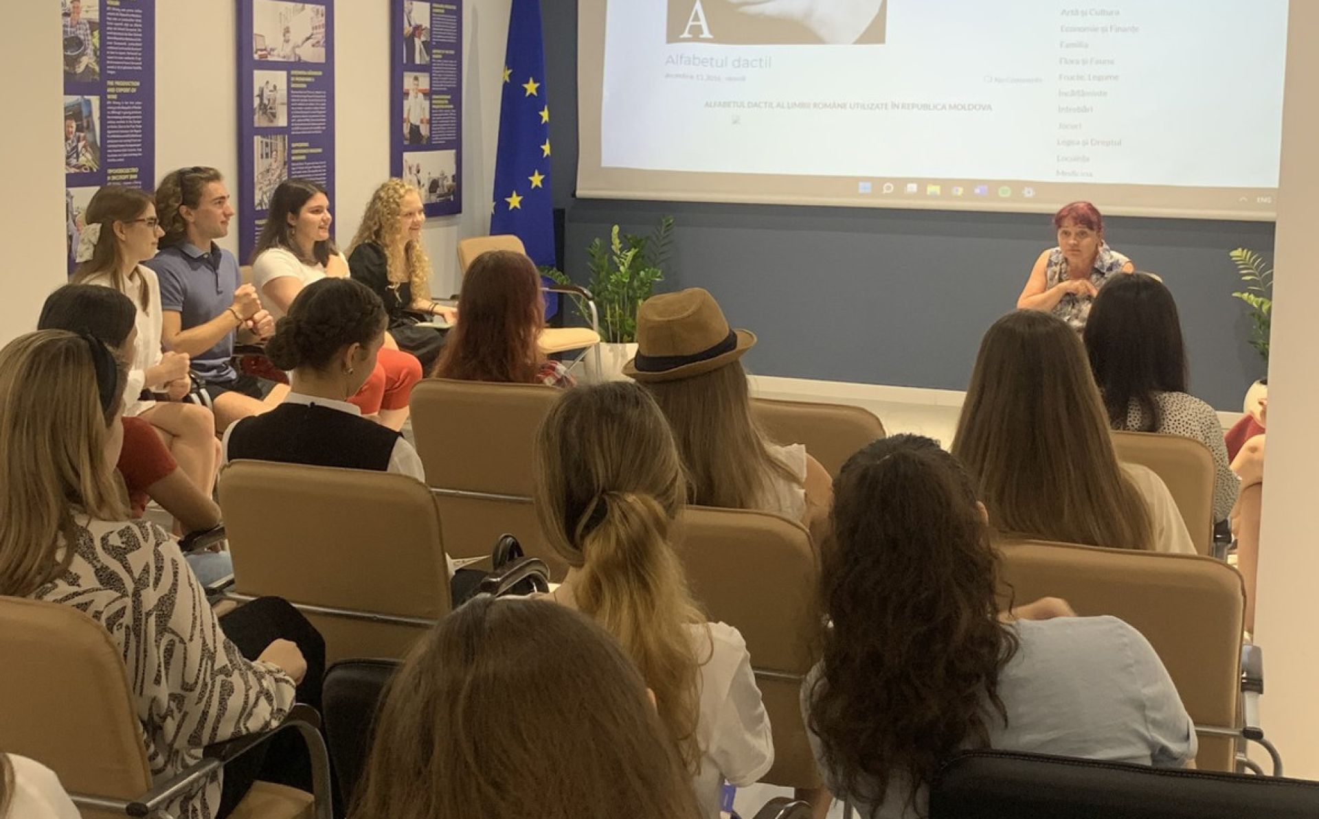 YEAs in Moldova: Discover sign language