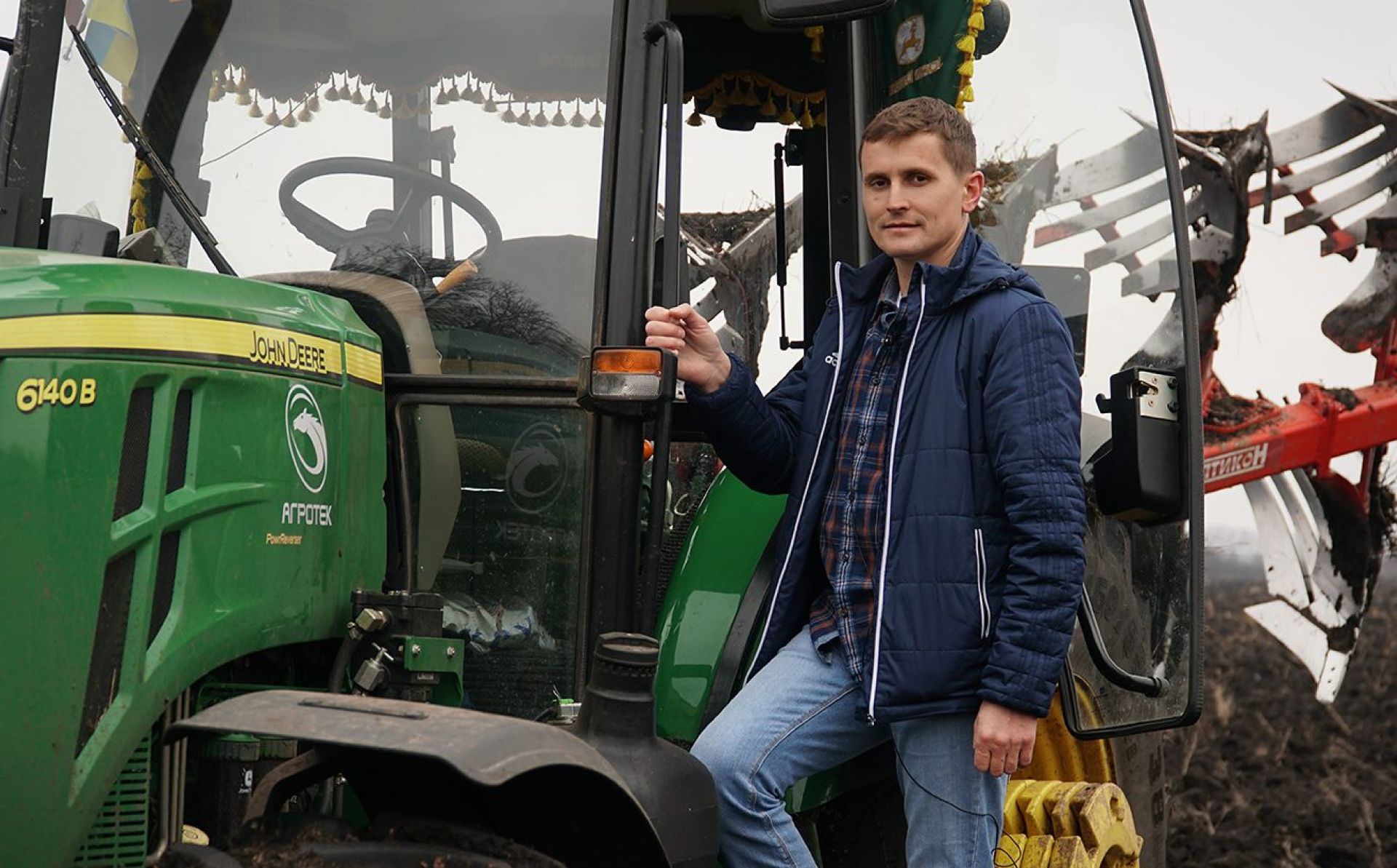 Ukraine: EU hands over agricultural machinery to VET school in Zastavna