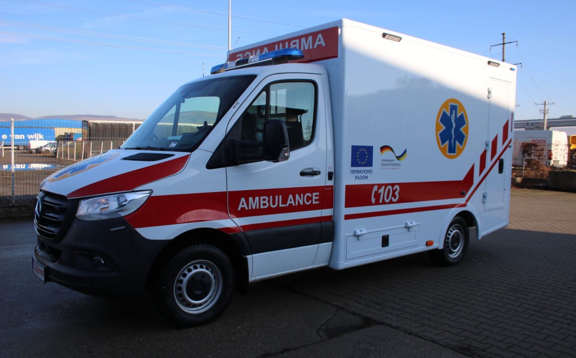 Ukraine: EU and Germany provide ambulances in Kherson