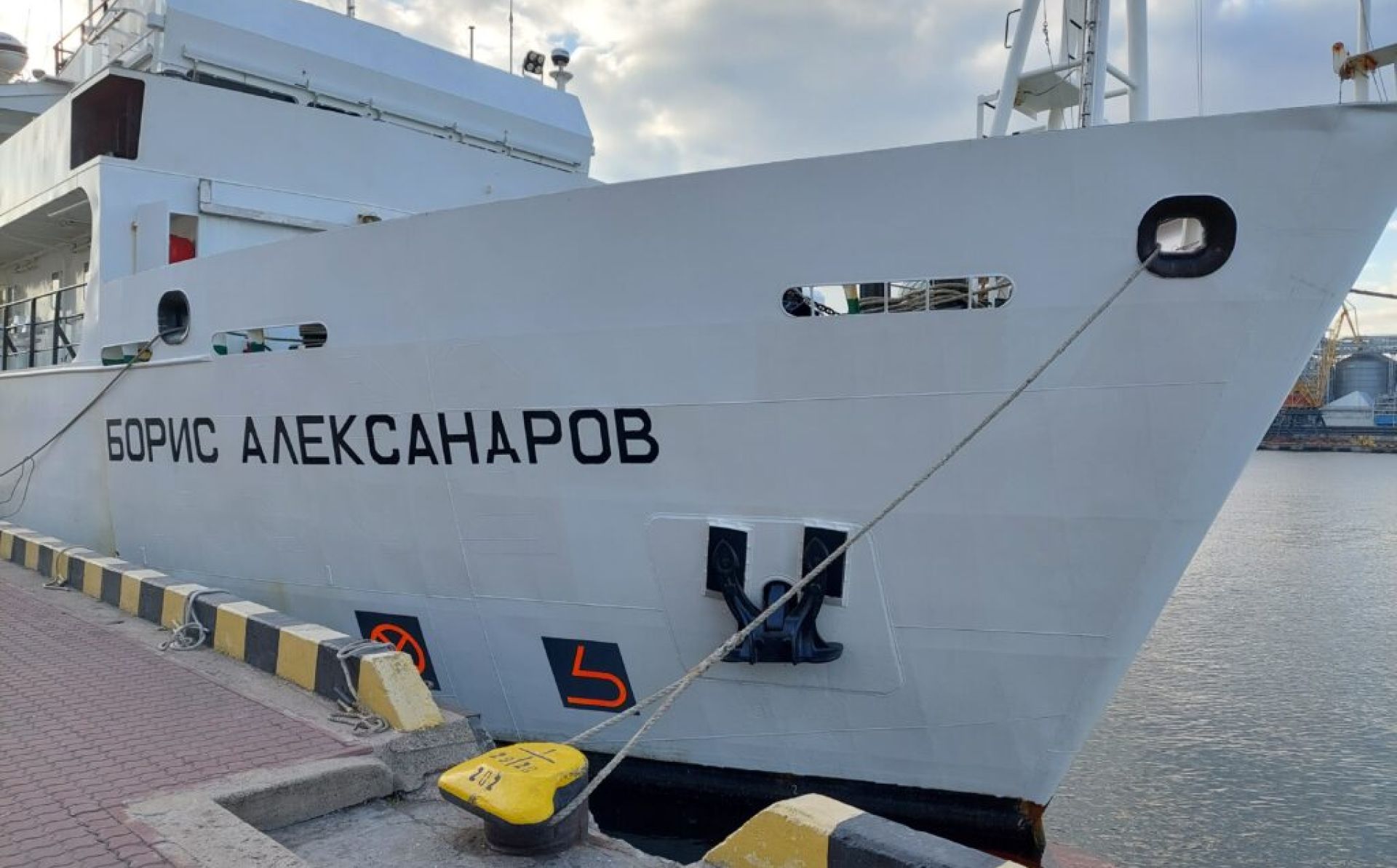 Судно для исследования Черного моря «Бельгика» теперь называется «Борис Александров»