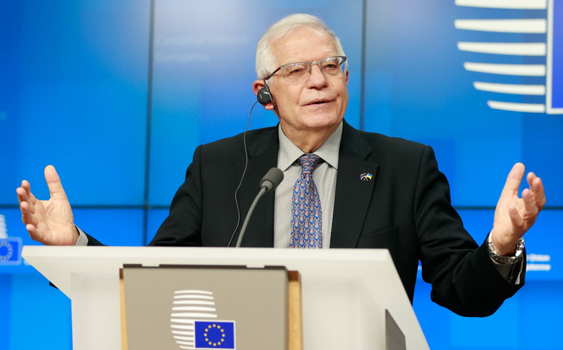 EU adds Putin and Lavrov to sanctions list