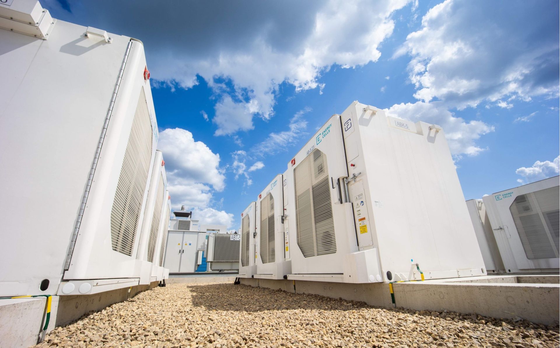 EBRD finances new private peak energy generation and storage capacity in Ukraine