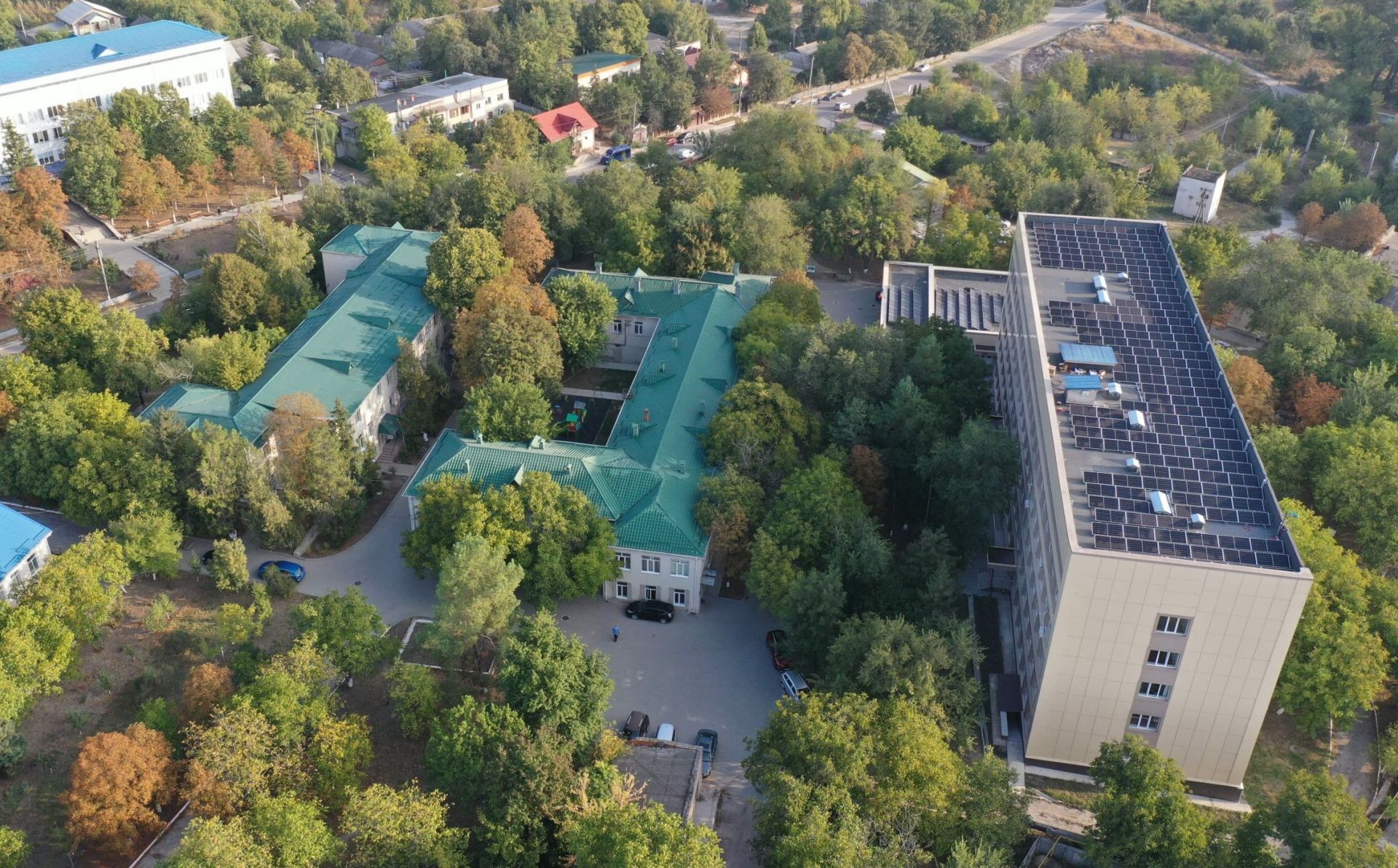 UE investește 500 de mii de euro în instalarea de panouri fotovoltaice pe acoperișurile a cinci spitale raionale din Republica Moldova