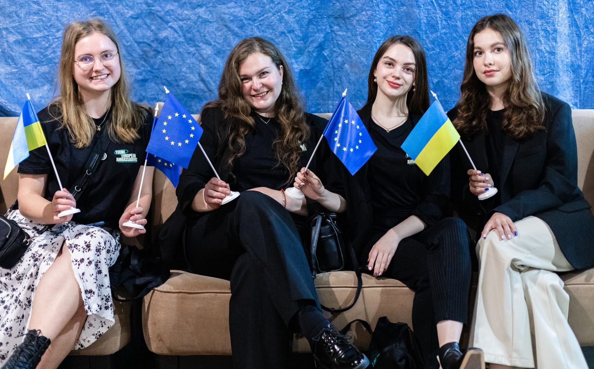 Опитування громадської думки: більшість українців обізнані щодо підтримки ЄС  