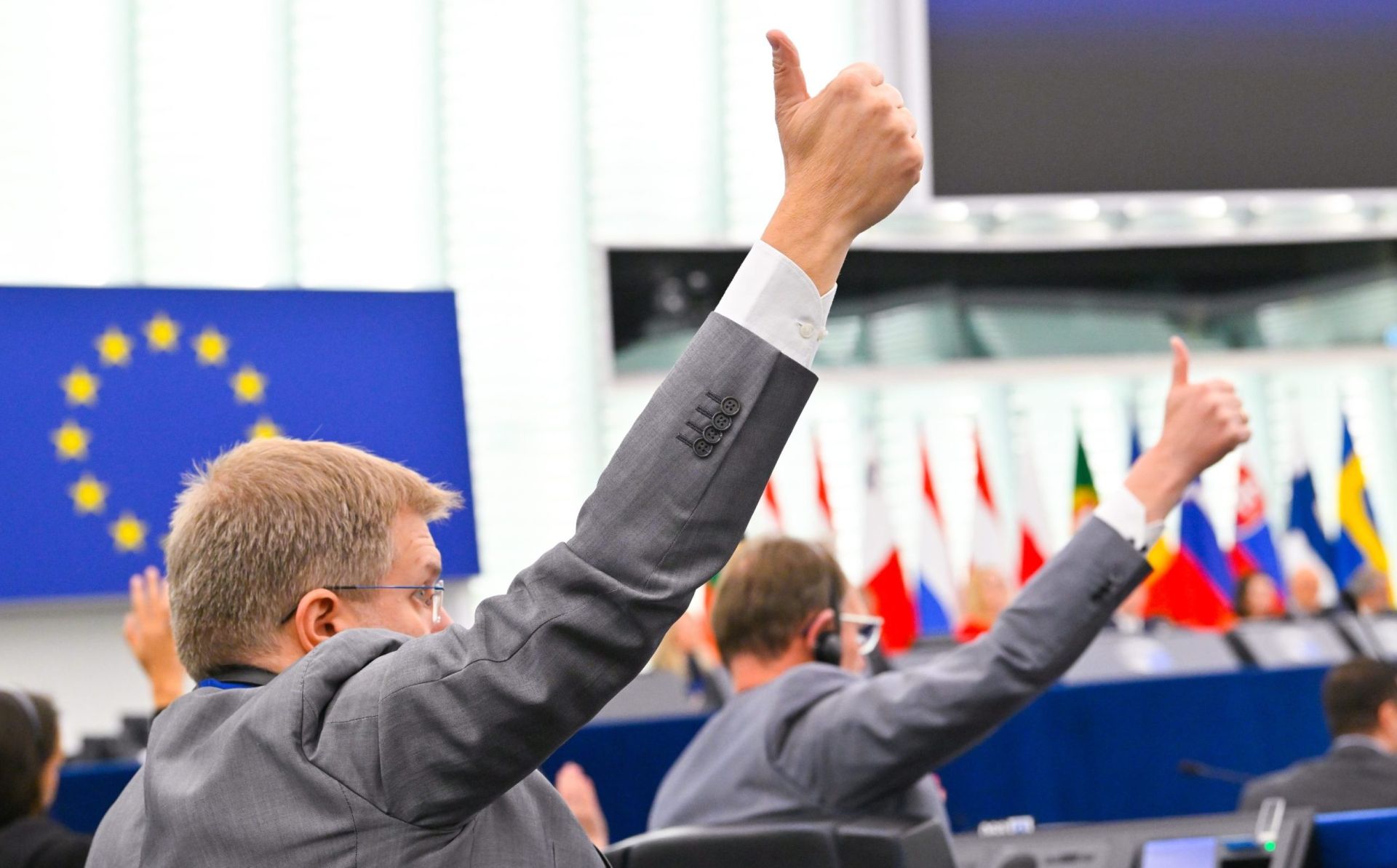 Європарламент вимагає справедливості та притягнення до відповідальності за цивільні жертви в Україні