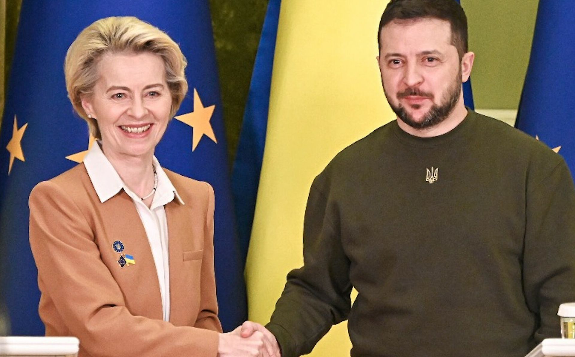 Урсула фон дер Ляйен в Киеве: ЕС выделит 1 млрд евро на быстрое восстановление Украины