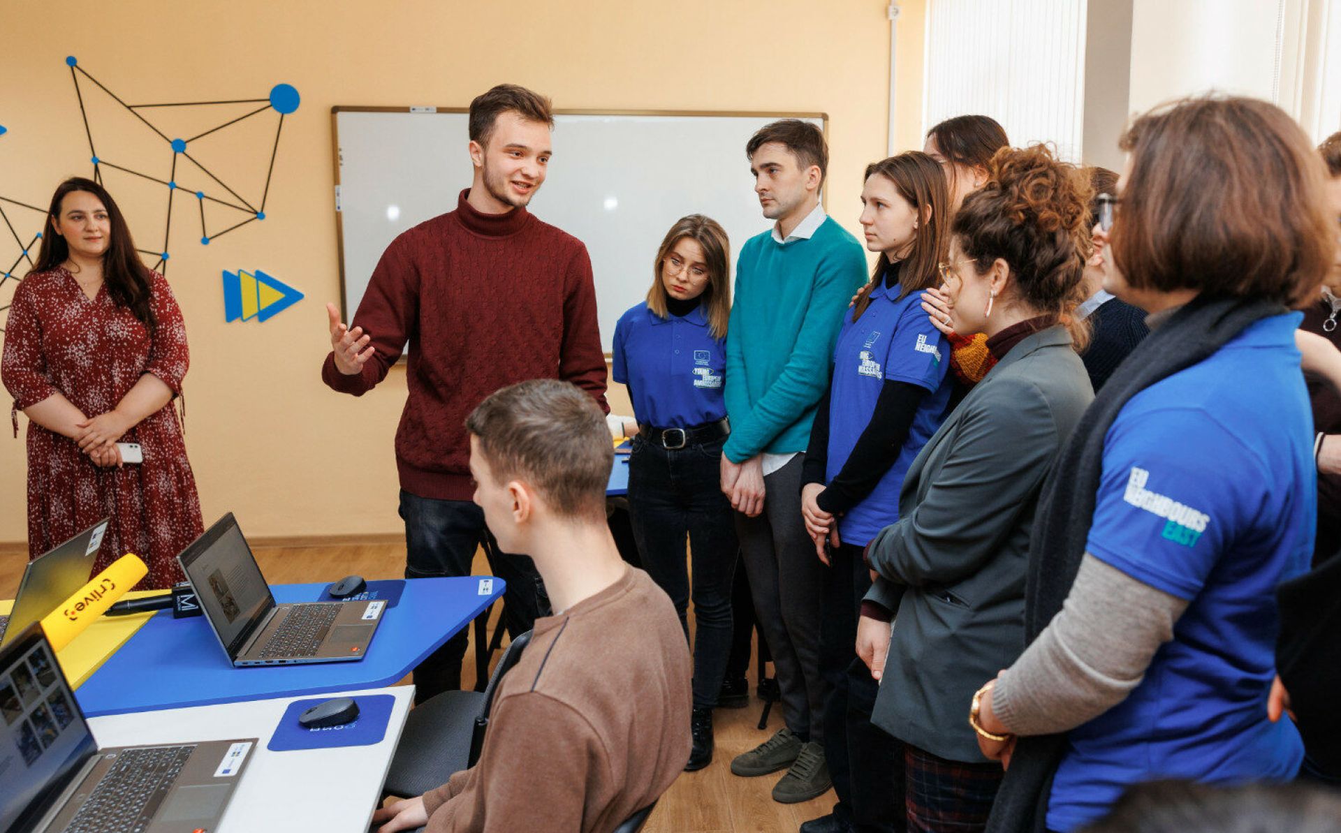 <strong>Послы европейской молодежи встретились с местными жителями и предпринимателями в Кагуле</strong>