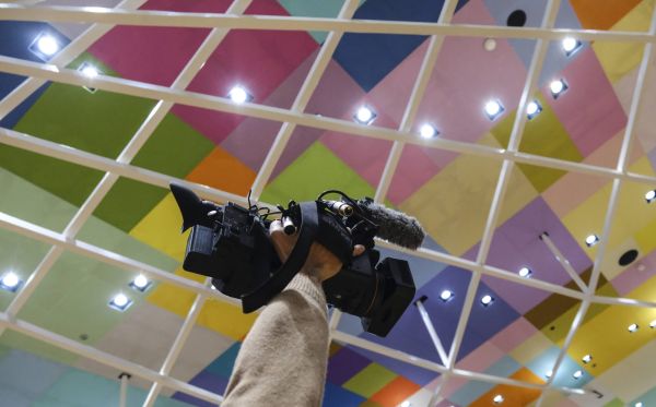Cameraman holding camera in the Council of the EU