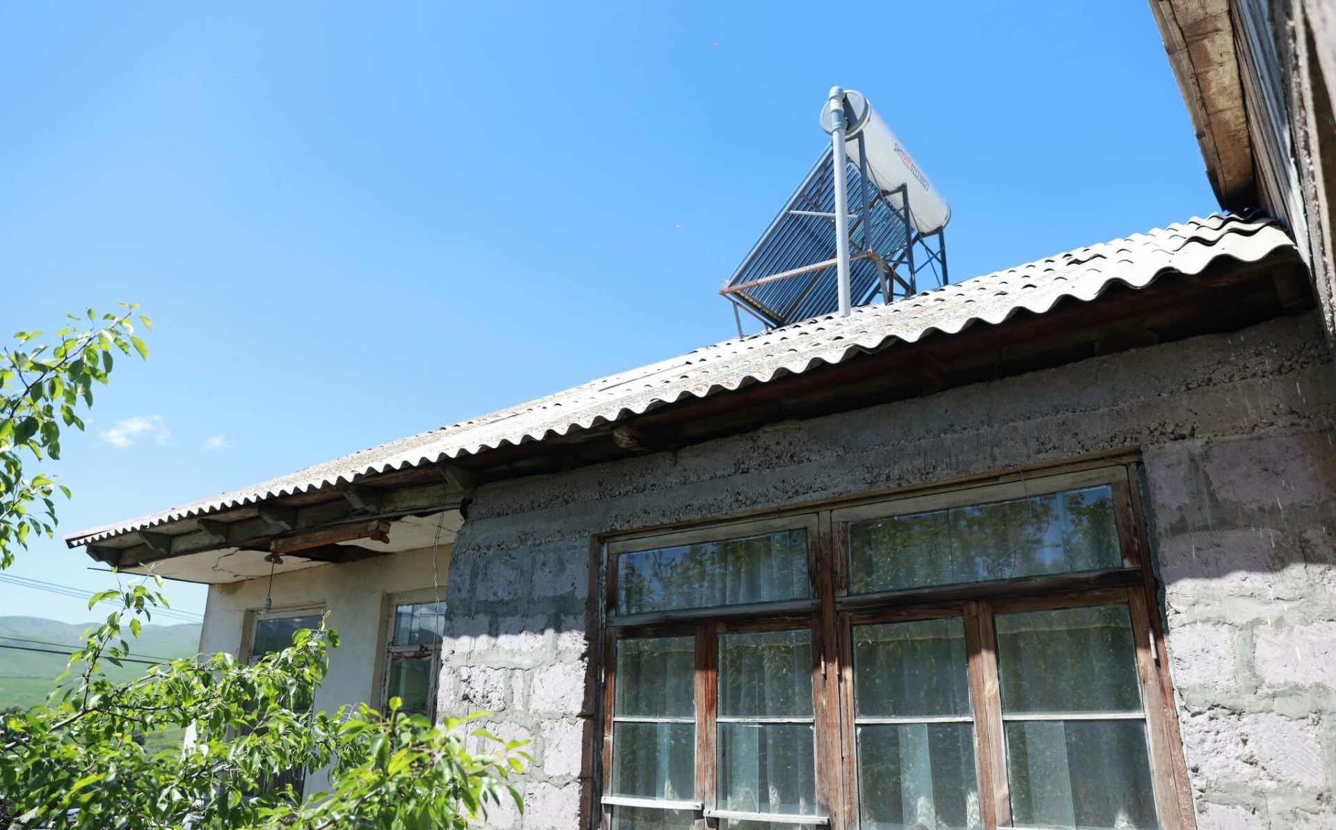 «ԵՄ-ն հանուն երկխոսության» ծրագրի շրջանակում արեւային ջրատաքացուցիչներ եւ էլեկտրական ցանկապատեր են տրամադրվել ՀՀ Գեղարքունիքի եւ այլ մարզերի անապահով բնակիչներին