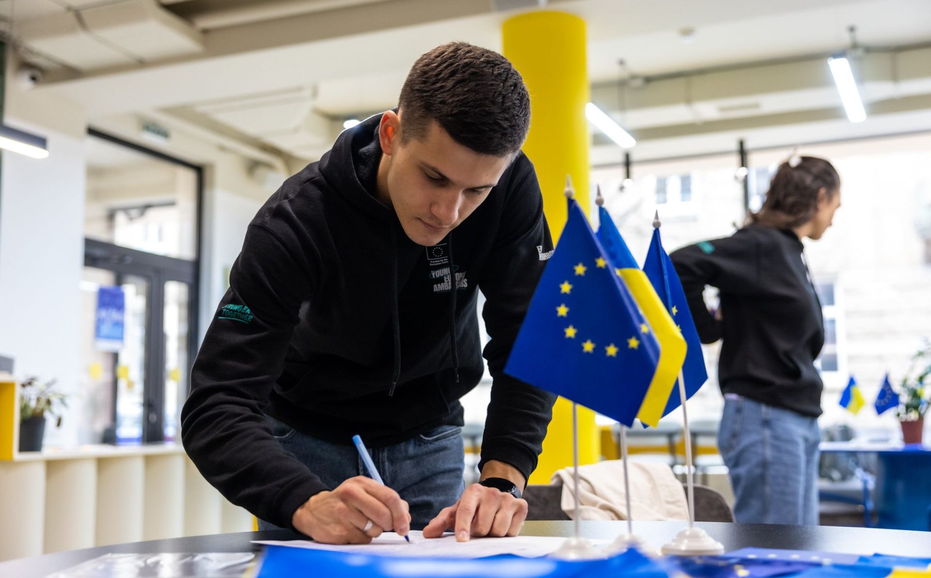 Most people in Ukraine see good relations with EU and would vote for accession, poll shows