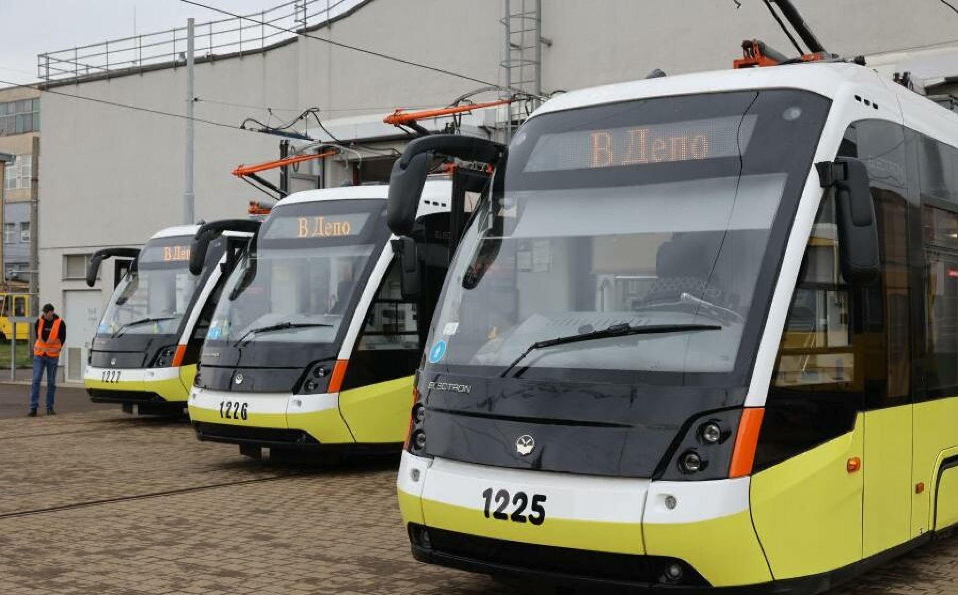 Ukraine: Lviv rolls out ten new trams with EIB support
