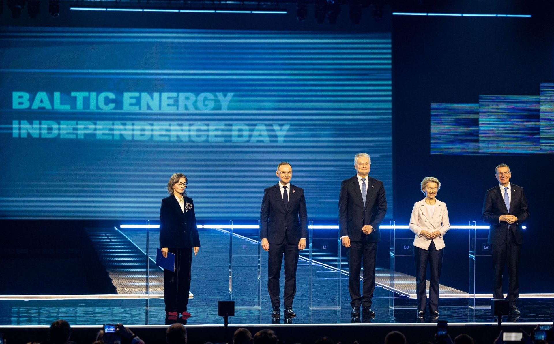 Baltic States fully disconnect from Russian and Belarussian electricity networks