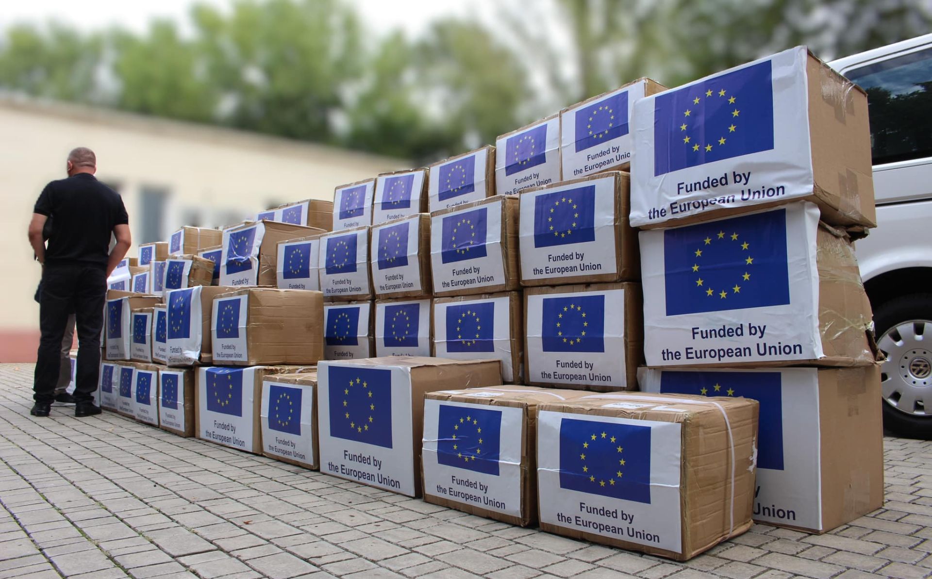 Ukraine: border security boosted by EU equipment donation 