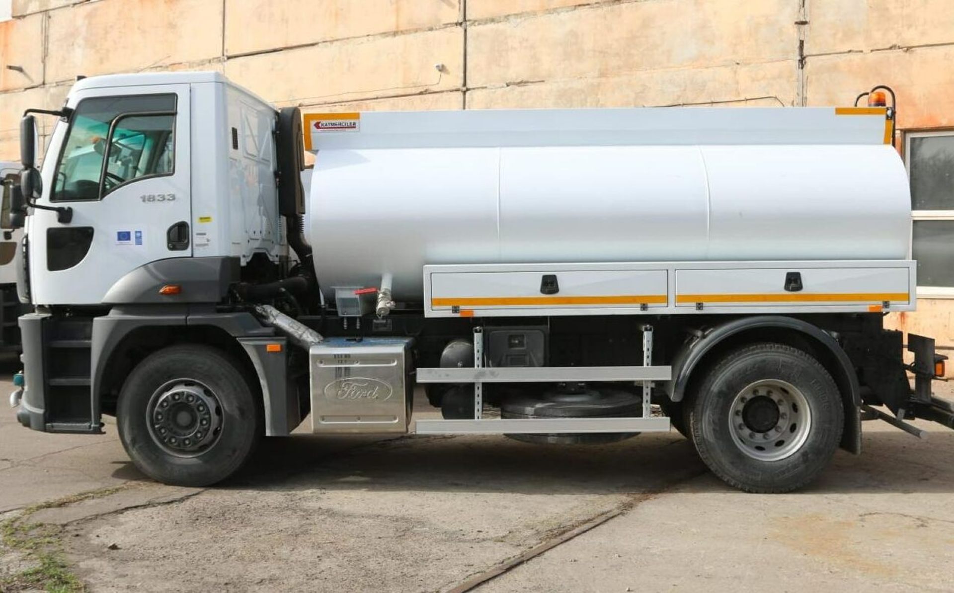 EU and UNDP supply modern water trucks and mobile water treatment facilities to Kryvyi Rih