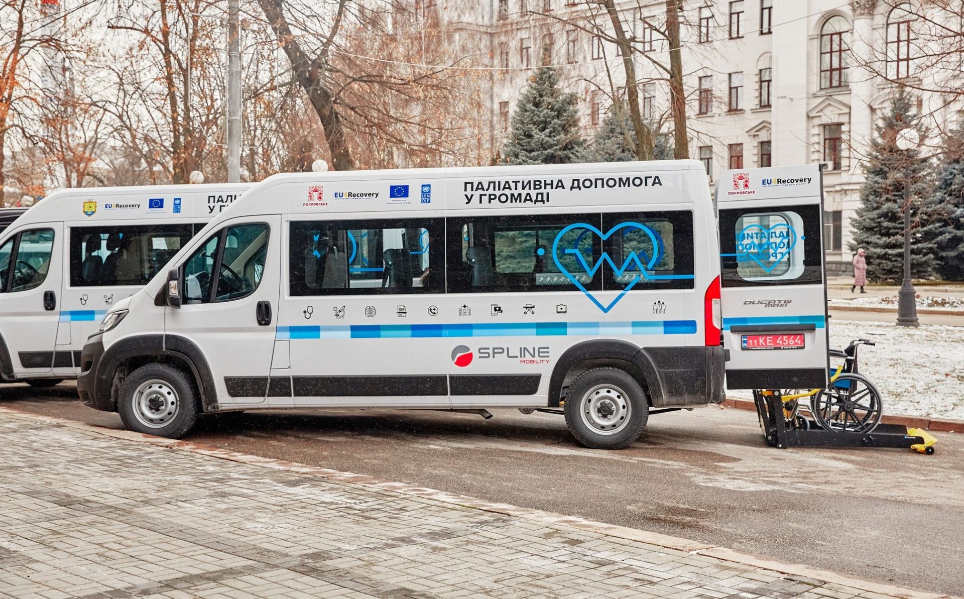Social care: EU and UNDP hand over vehicles  to communities in Ukraine