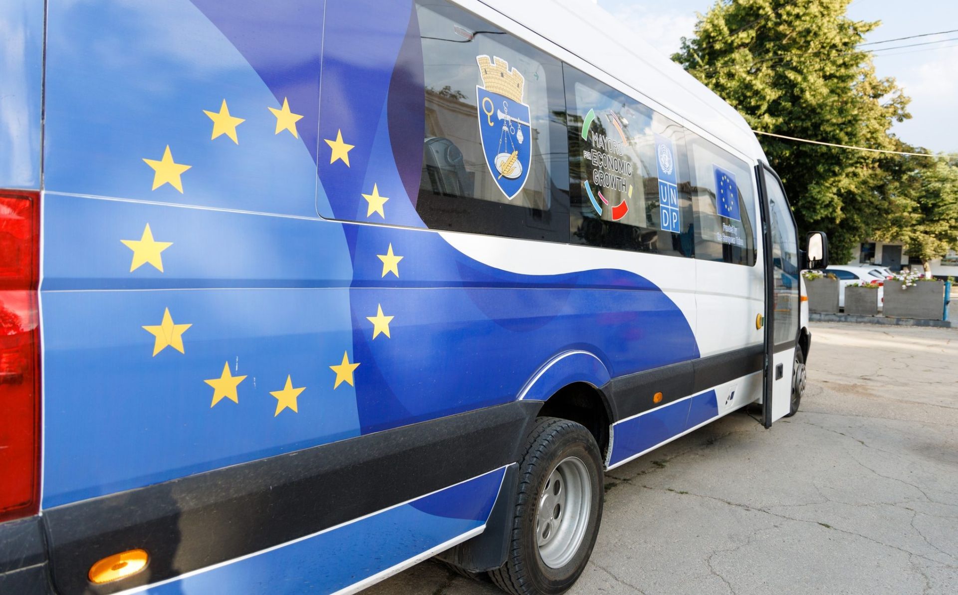 Primarii pentru creștere economică: Cimișlia a achiziționat două microbuze noi și a construit o stație de așteptare