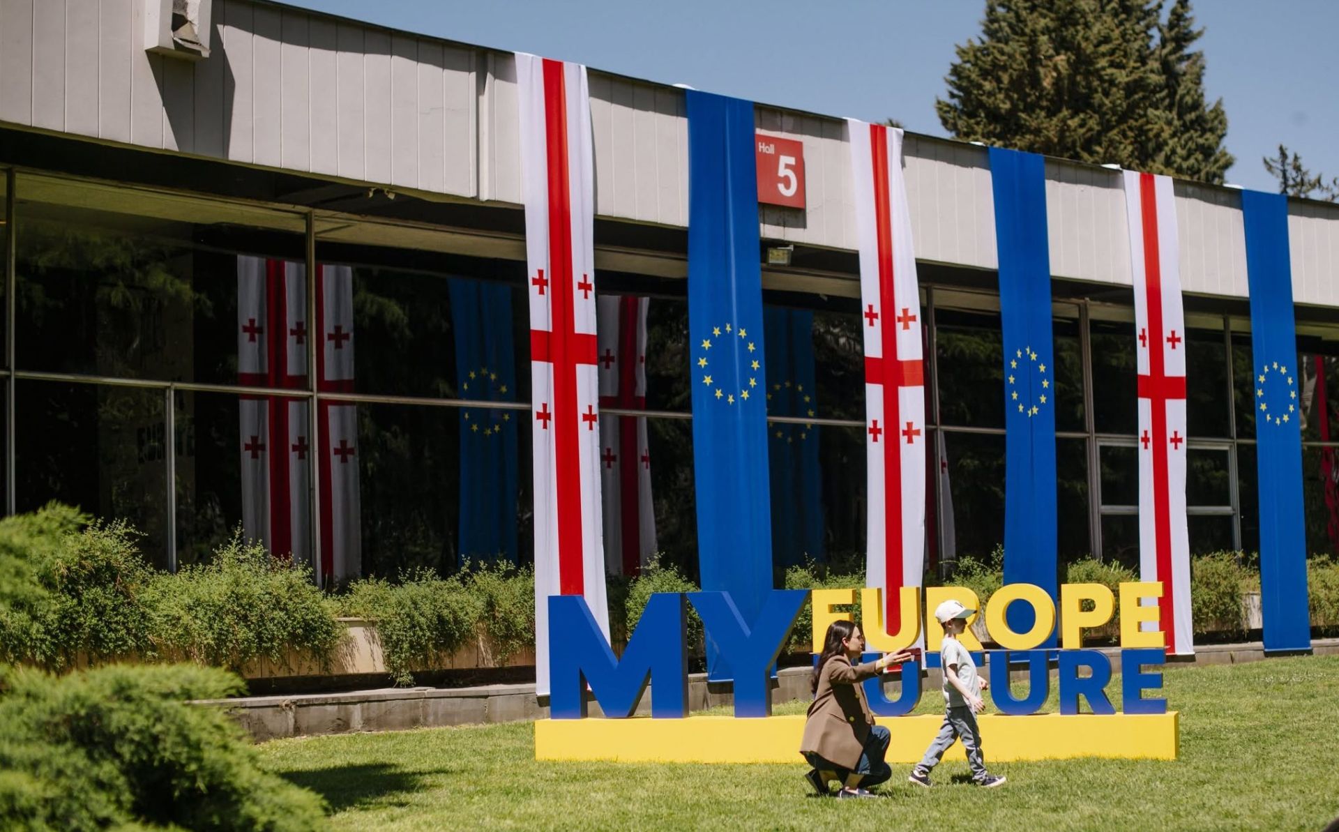 Most Georgians continue to support EU membership, according to latest opinion poll 