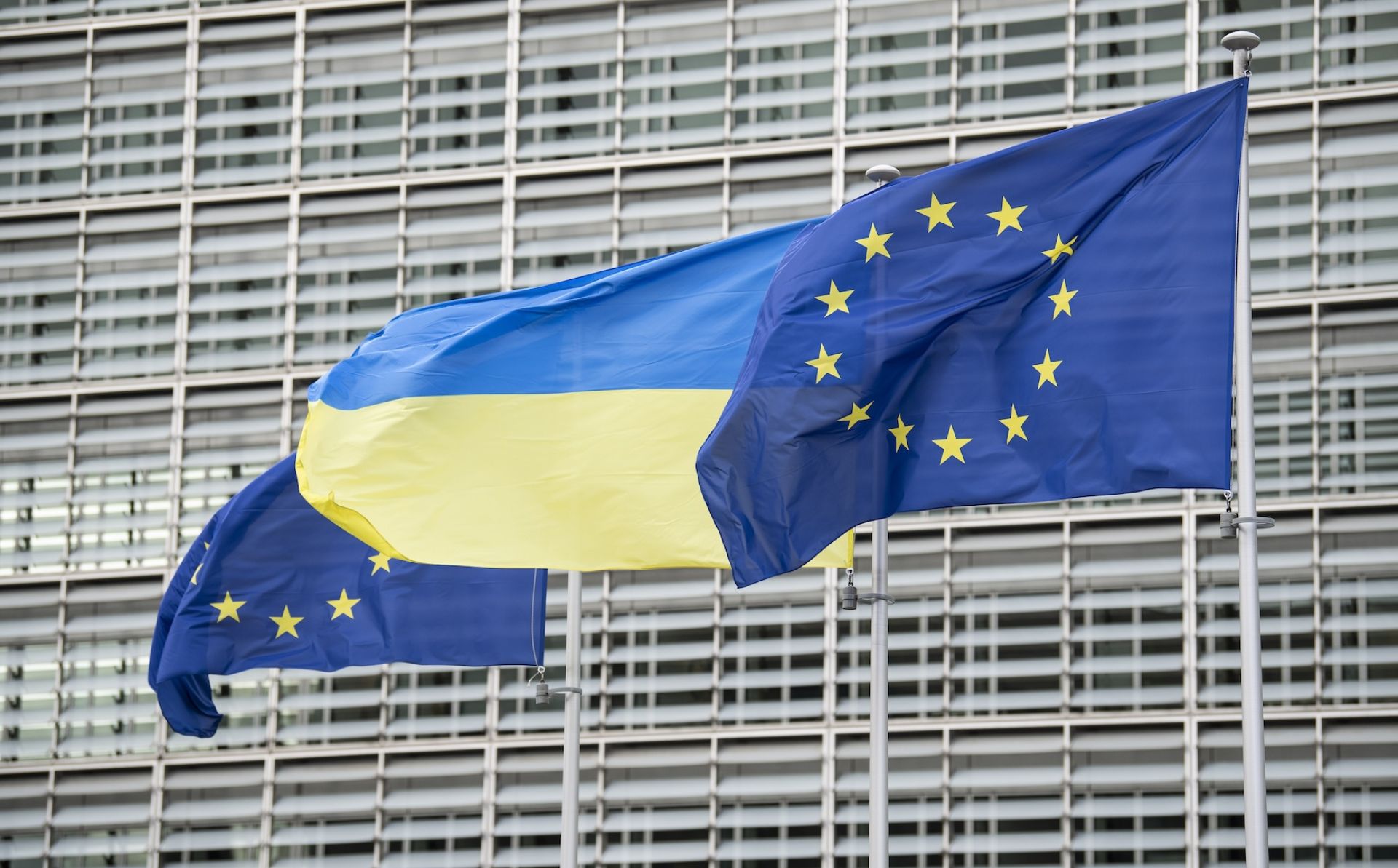 ЄС виплатив перший регулярний платіж у межах Механізму підтримки України
