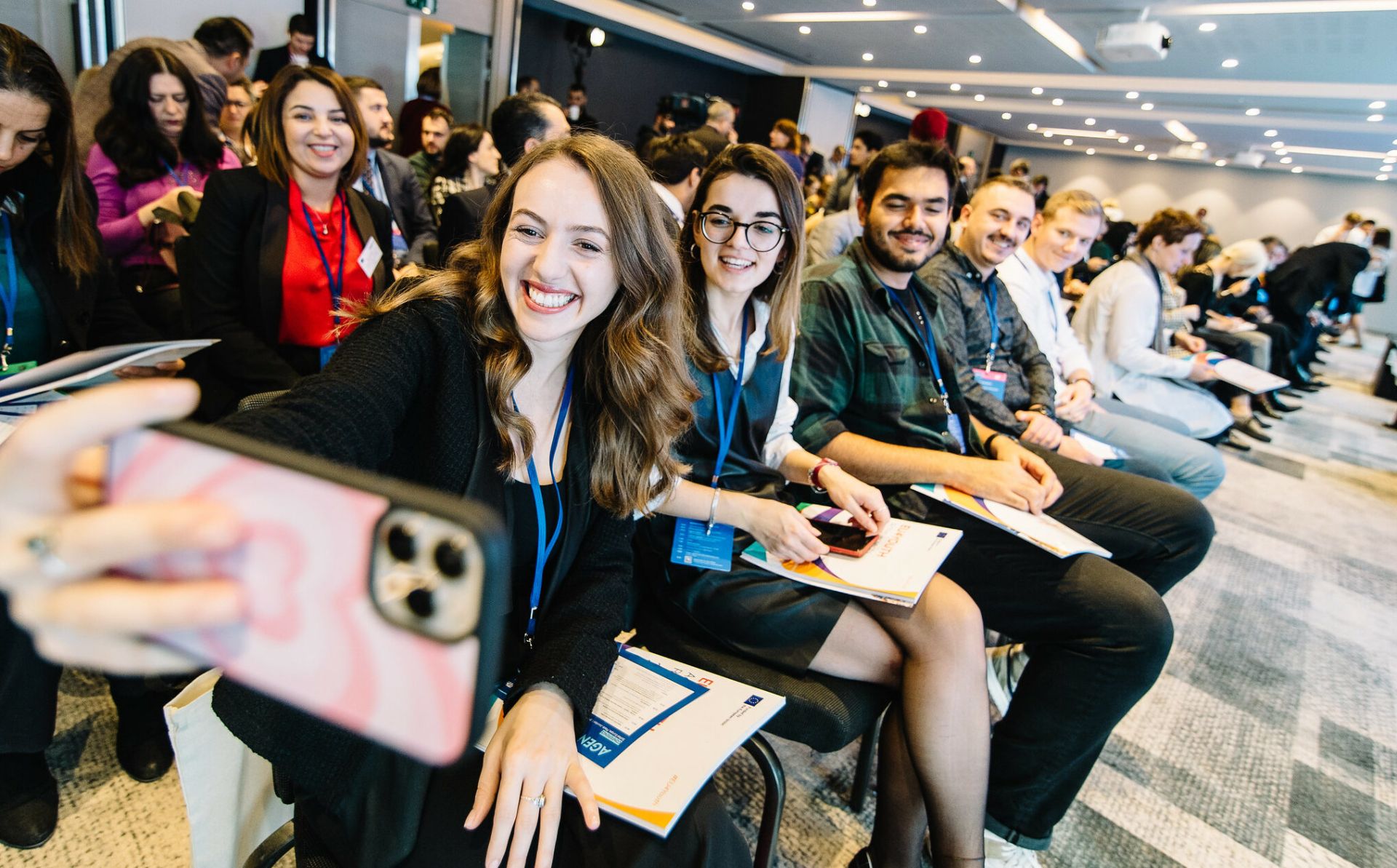 LevelUp! 2024: Boost your activism with thousands of young people at the European Parliament!