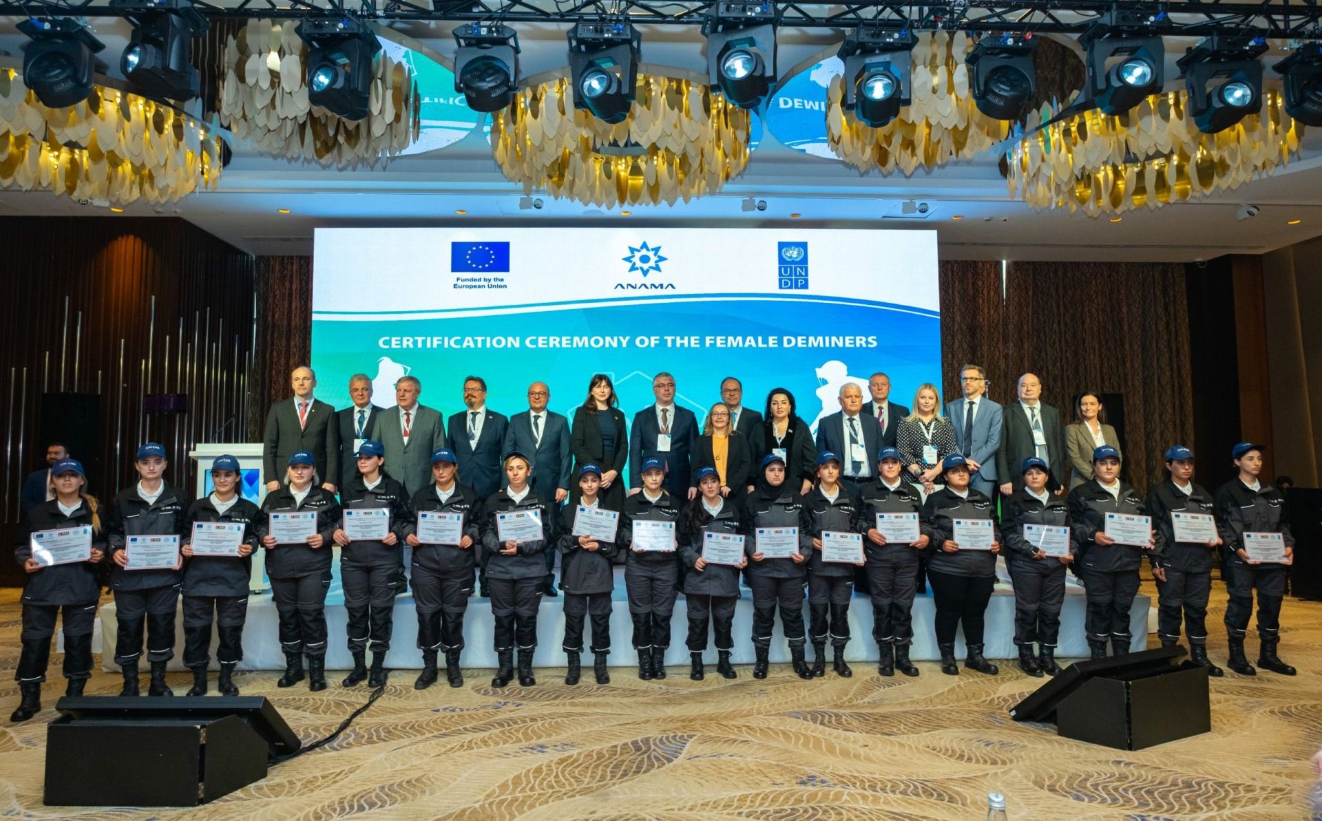 Azerbaijan: EU-funded project graduates newly-trained female deminers