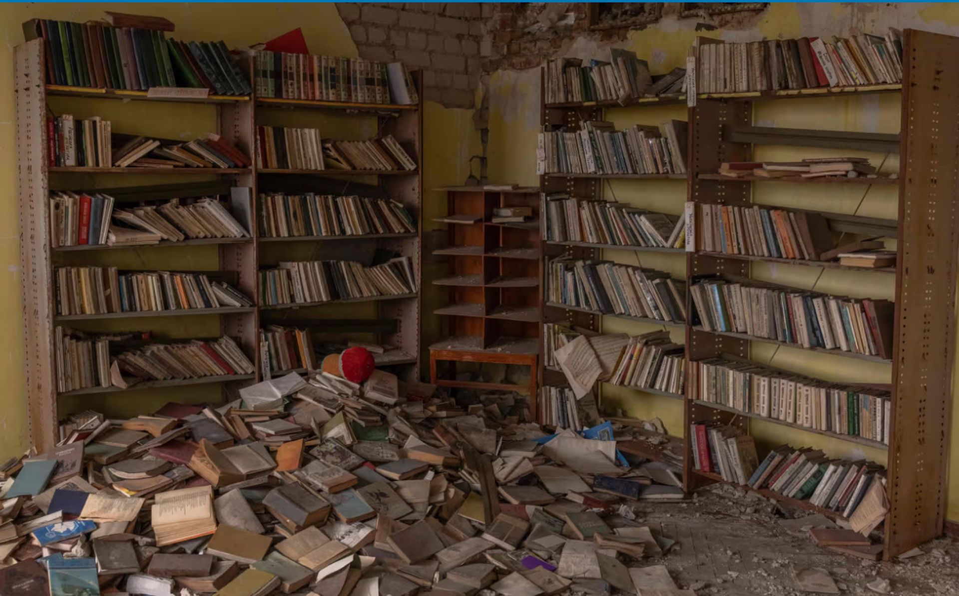 Підпільний книжковий клуб в Україні протистоїть спробам Росії переписати історію