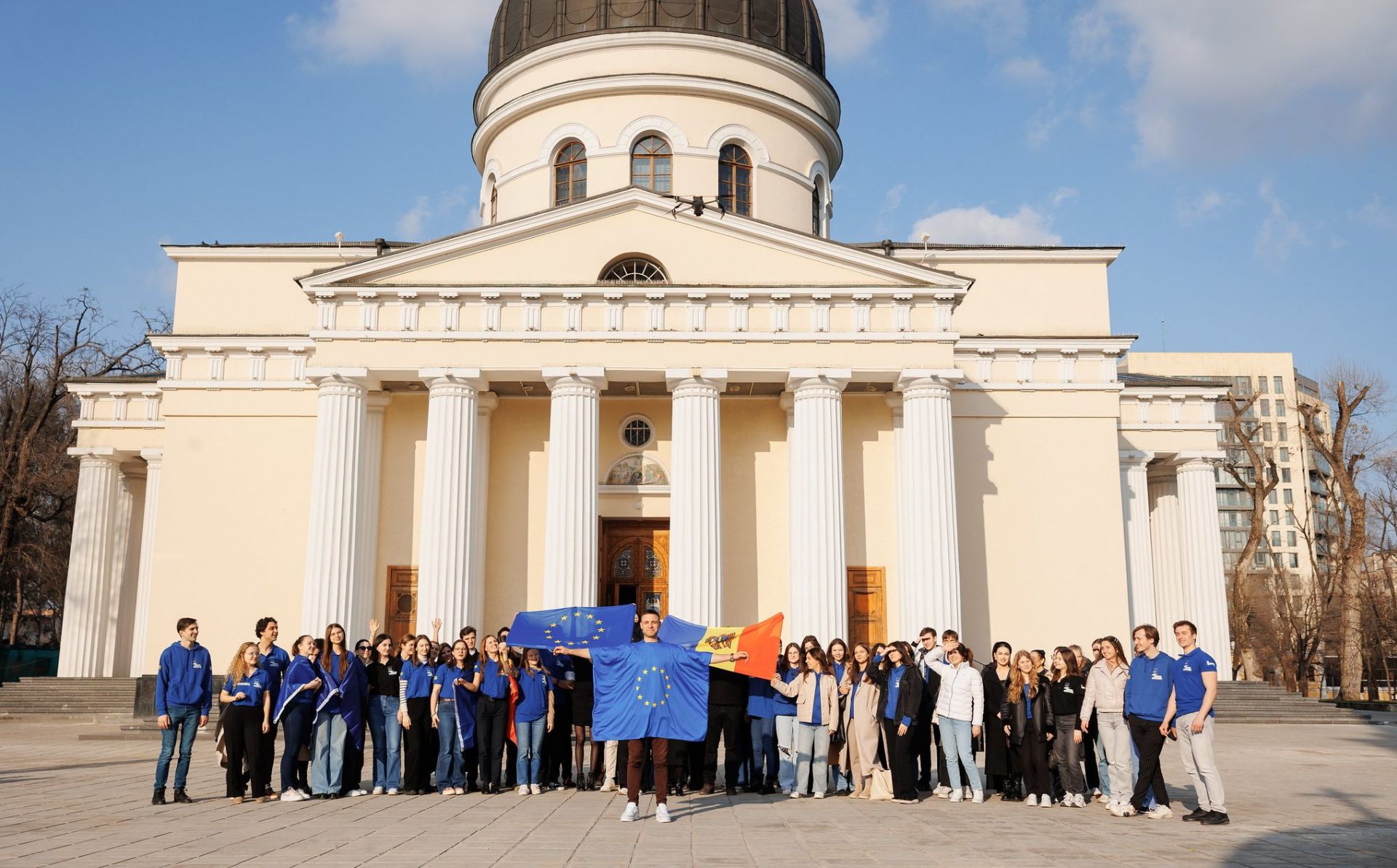 Most Moldovans trust and have a positive image of the EU, opinion poll finds 