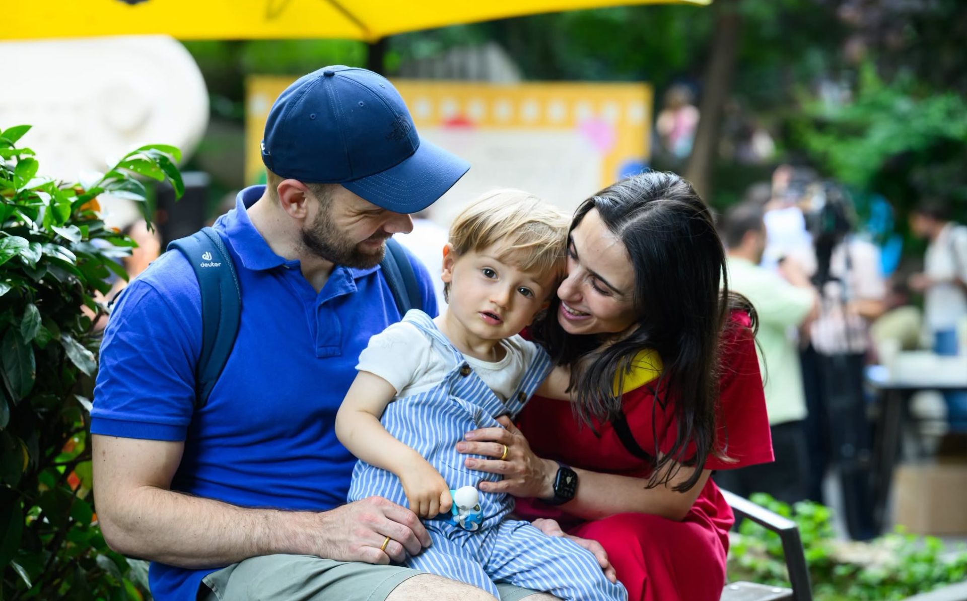 მამის დღე საქართველოში: UNFPA და ევროკავშირი ახალბედა მამებისთვის წიგნს წარმოადგენენ