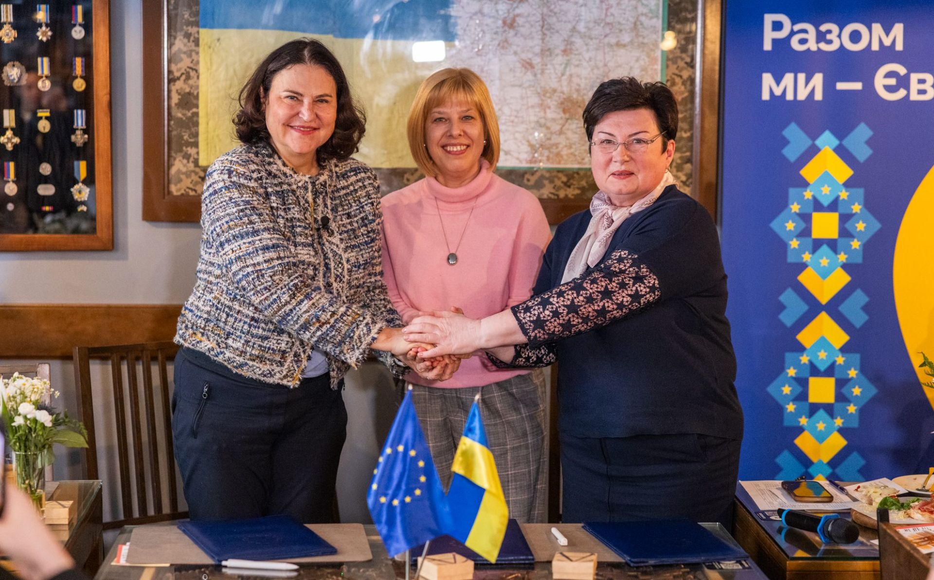 Жінки за сильнішу Україну: в Києві відбулася зустріч жінок-лідерок із посолкою ЄС
