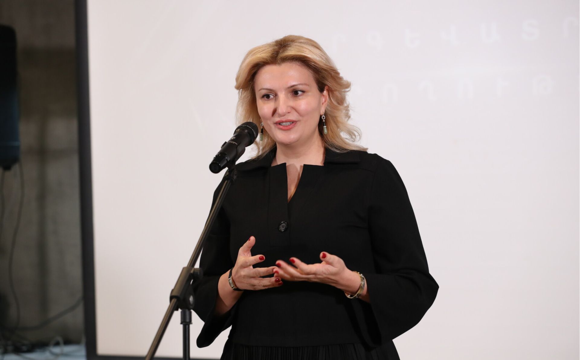 Ժողովրդավարության ուղիղ հեռարձակողը