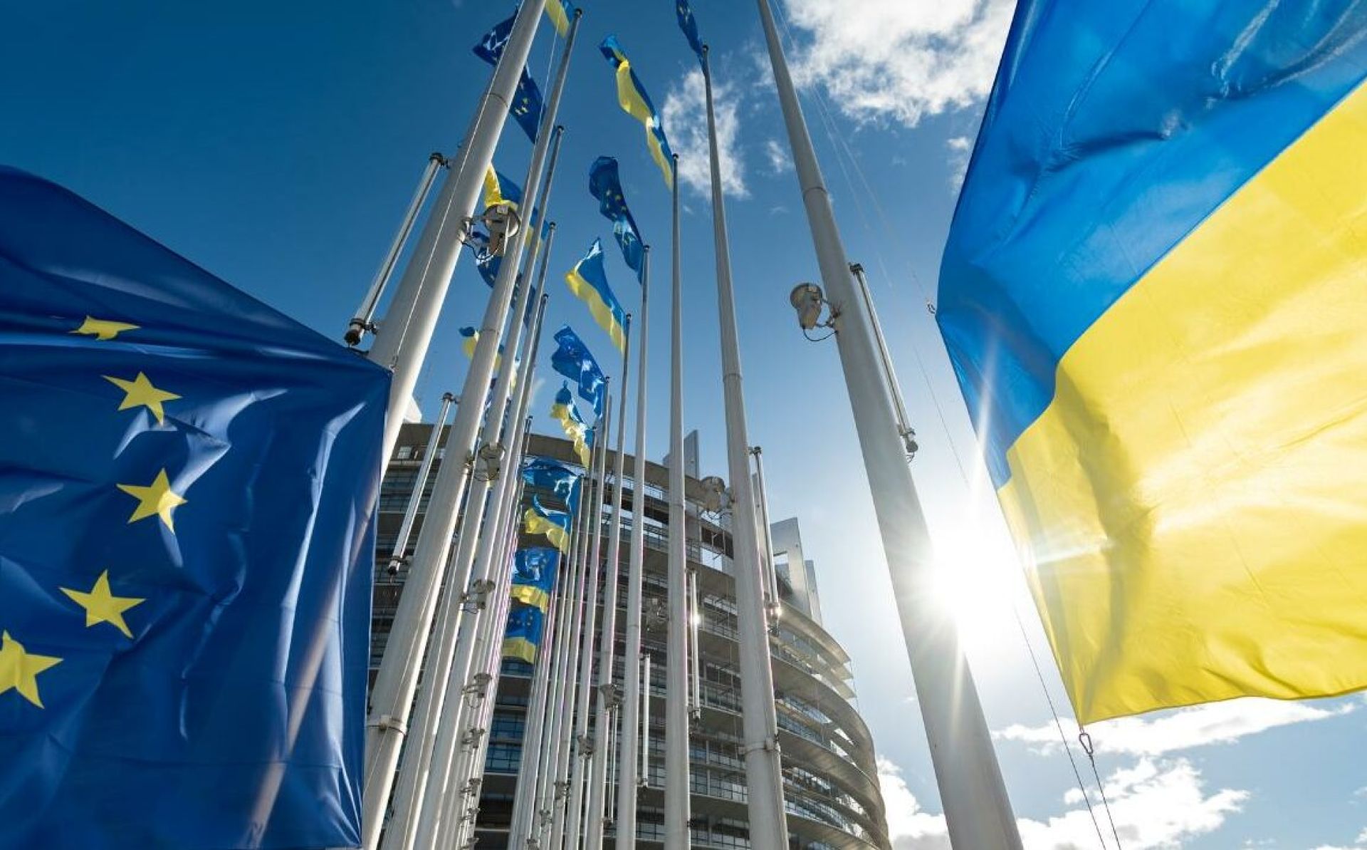 European Parliament calls on the EU to give Ukraine whatever it needs to defeat Russia