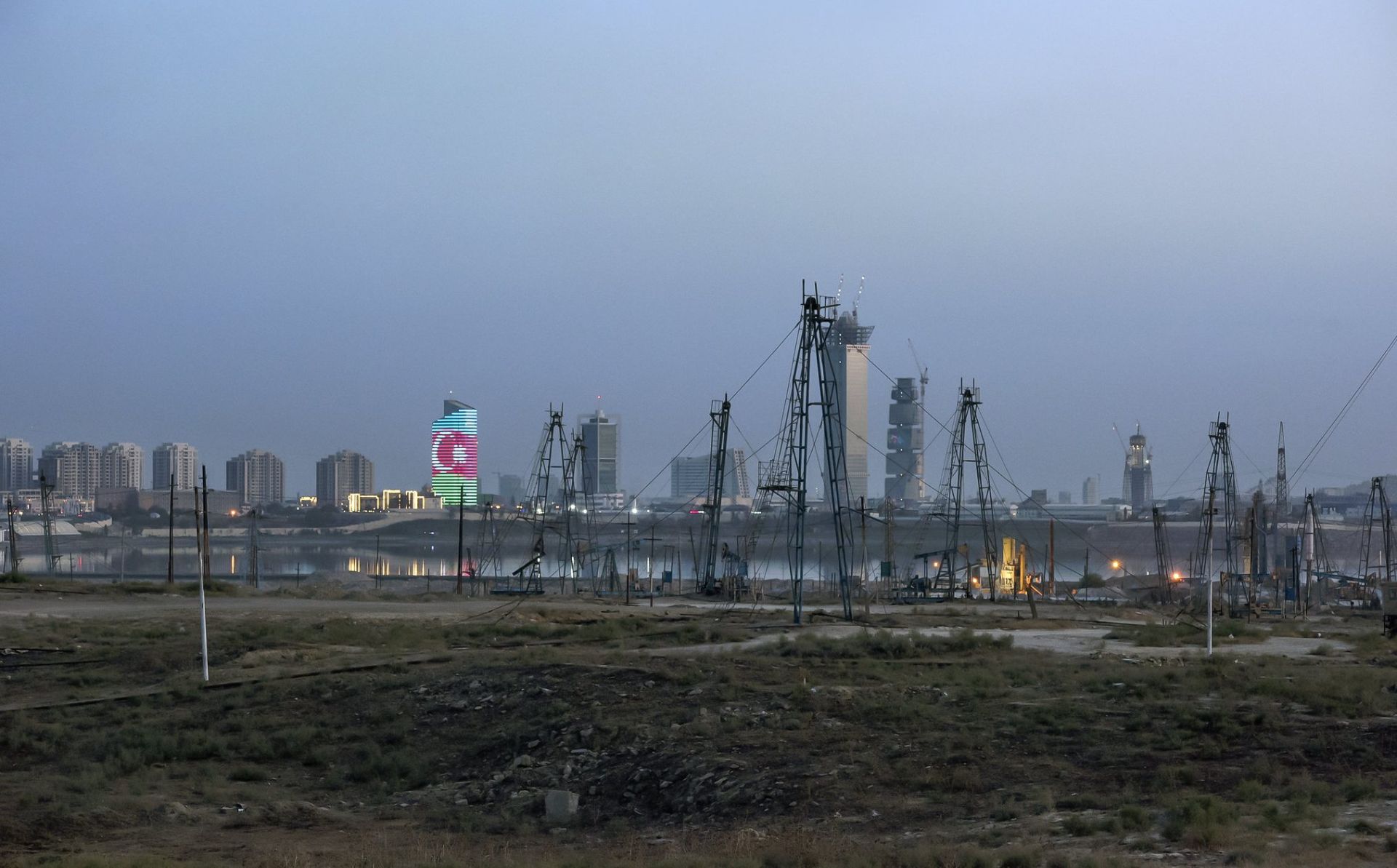 EBRD regional report: increases in global energy prices could generate a revenue windfall for Azerbaijan