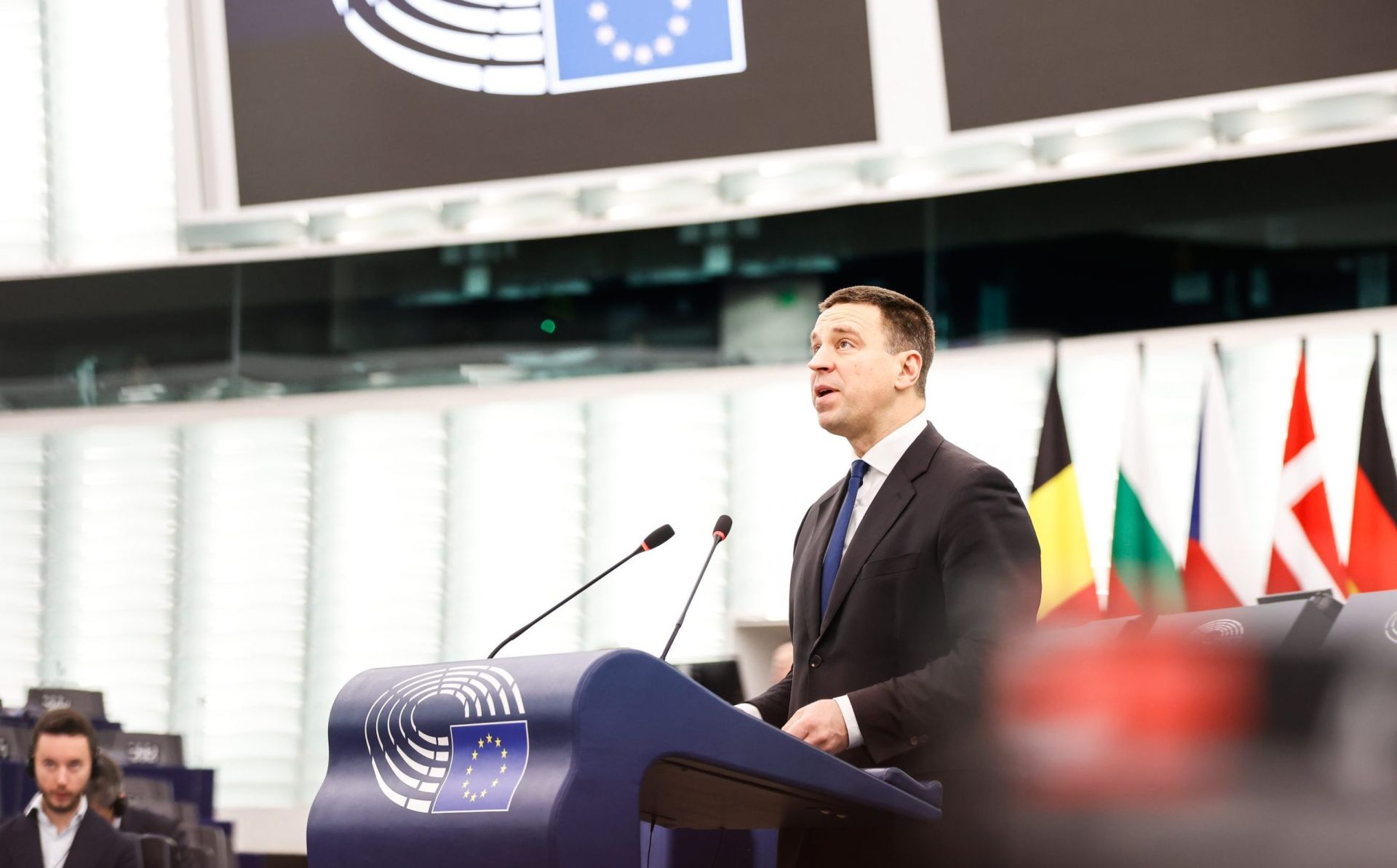 European Parliament calls for more military support for Ukraine amid China and North Korea involvement