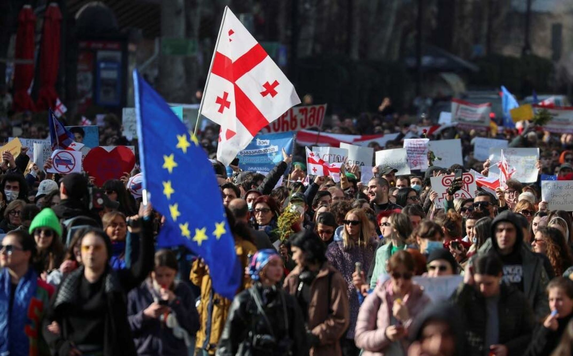 Georgia: European Commission welcomes Tbilisi’s efforts and recommends candidate status