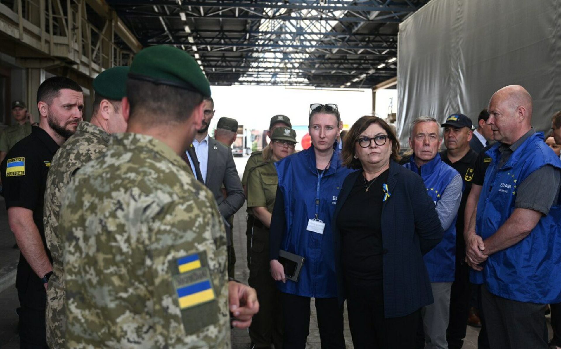 Сканер для збільшення пропускної спроможності угорсько-українського прикордонного пункту доставлено за підтримки ЄС