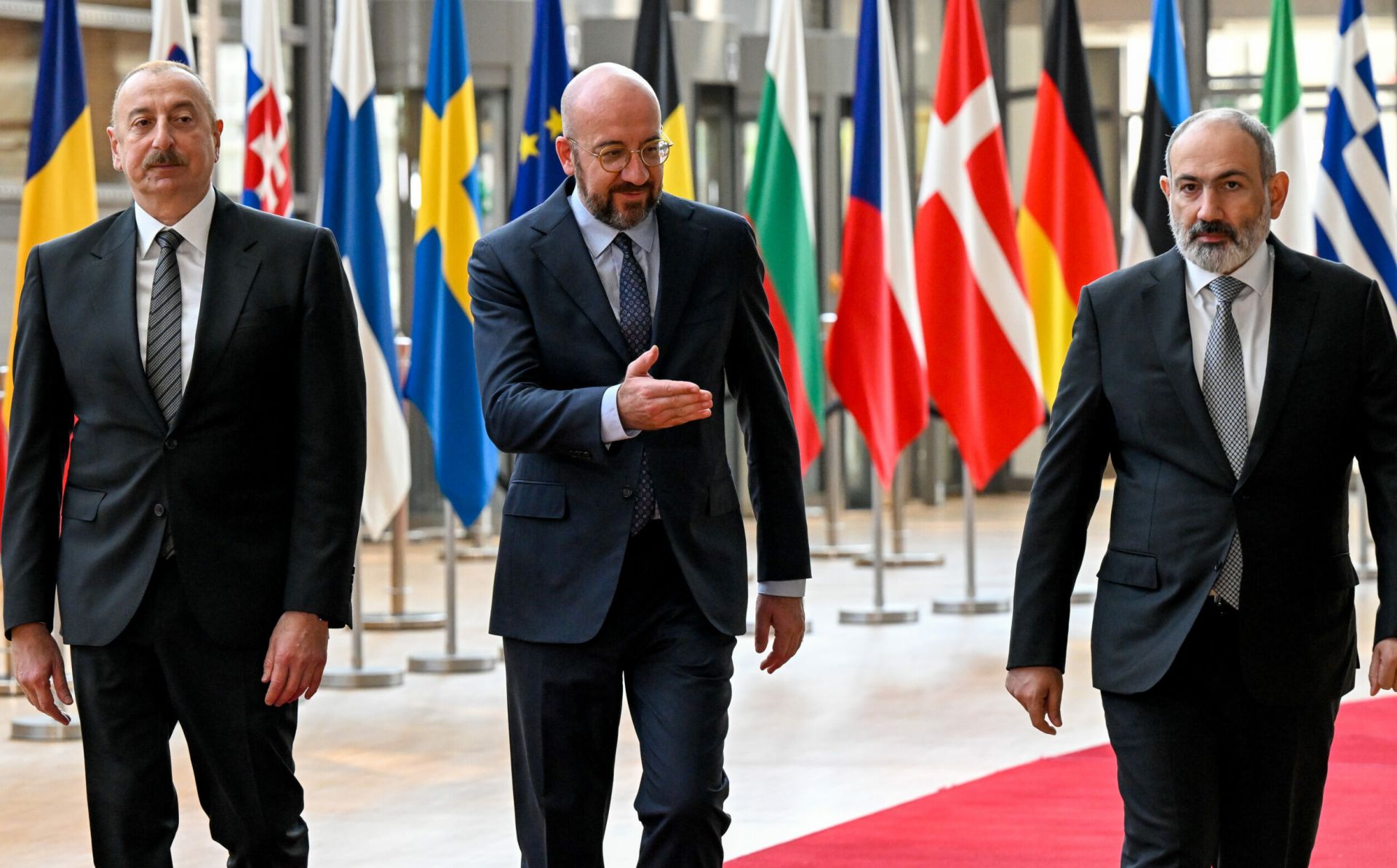 Şarl Mişel Azərbaycan və Ermənistan liderlərinin görüşündə münasibətlərin normallaşdırılması istiqamətində aydın irəliləyişə nail olunduğunu bildirib 