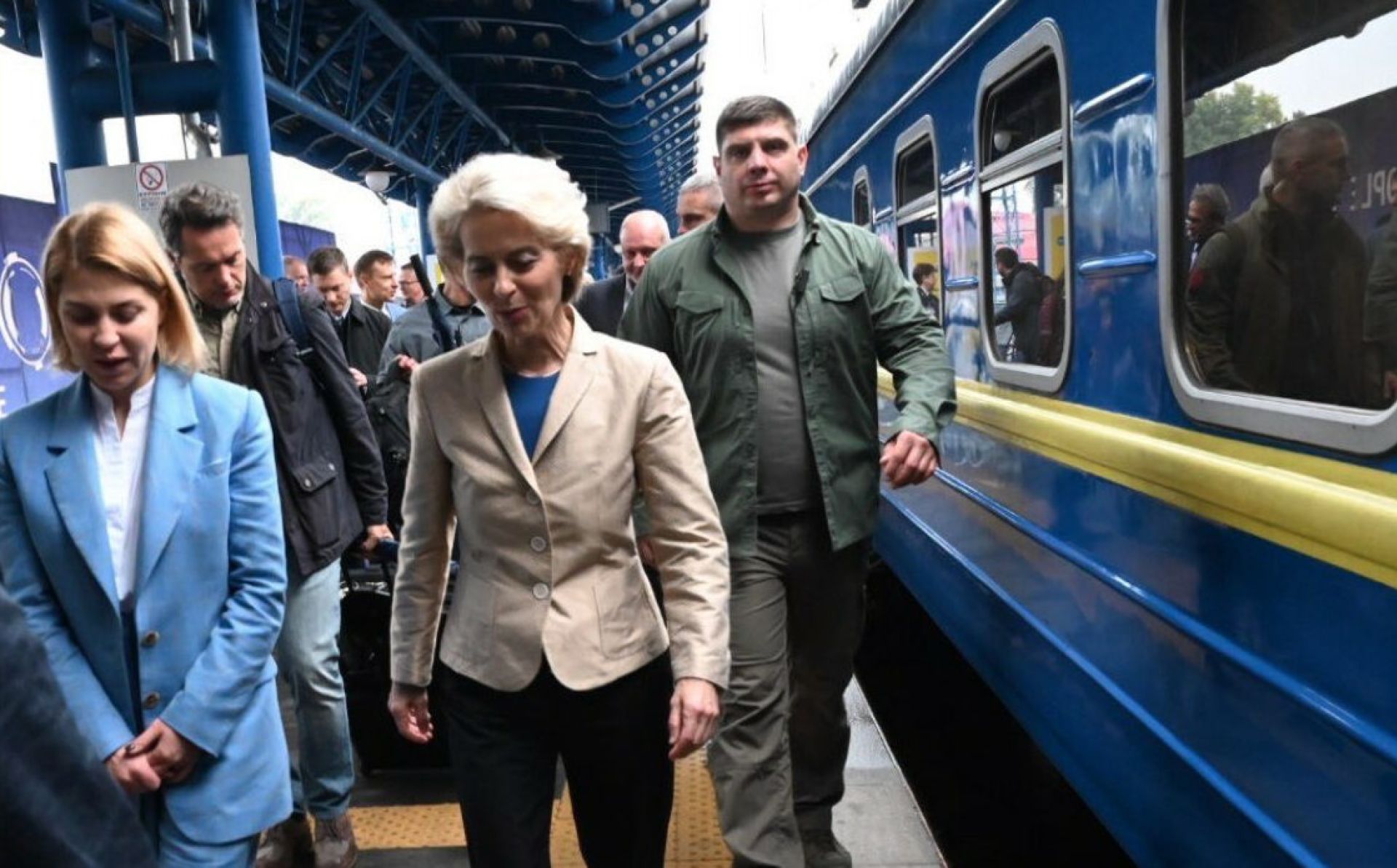 Ursula von der Leyen arrives in Kyiv for third visit