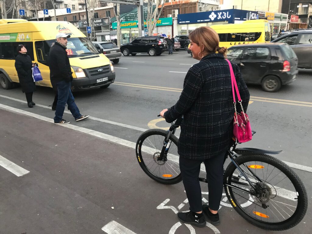 Лика Мерабишвили - грузинка, которая при поддержке ЕС стремится продвигать велоспорт в Тбилиси